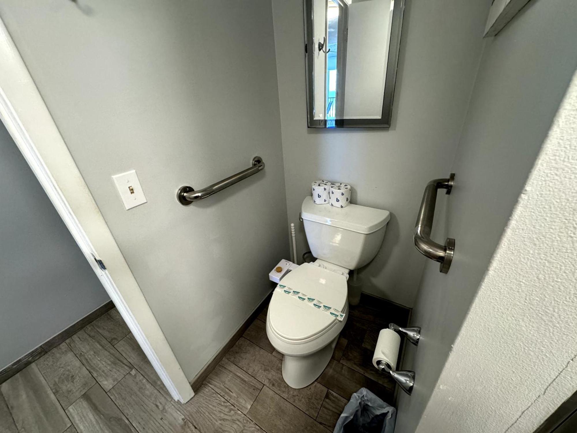 Apartment Full Beachfront. Gulf View,sunsets,pool,chairs Siesta Key