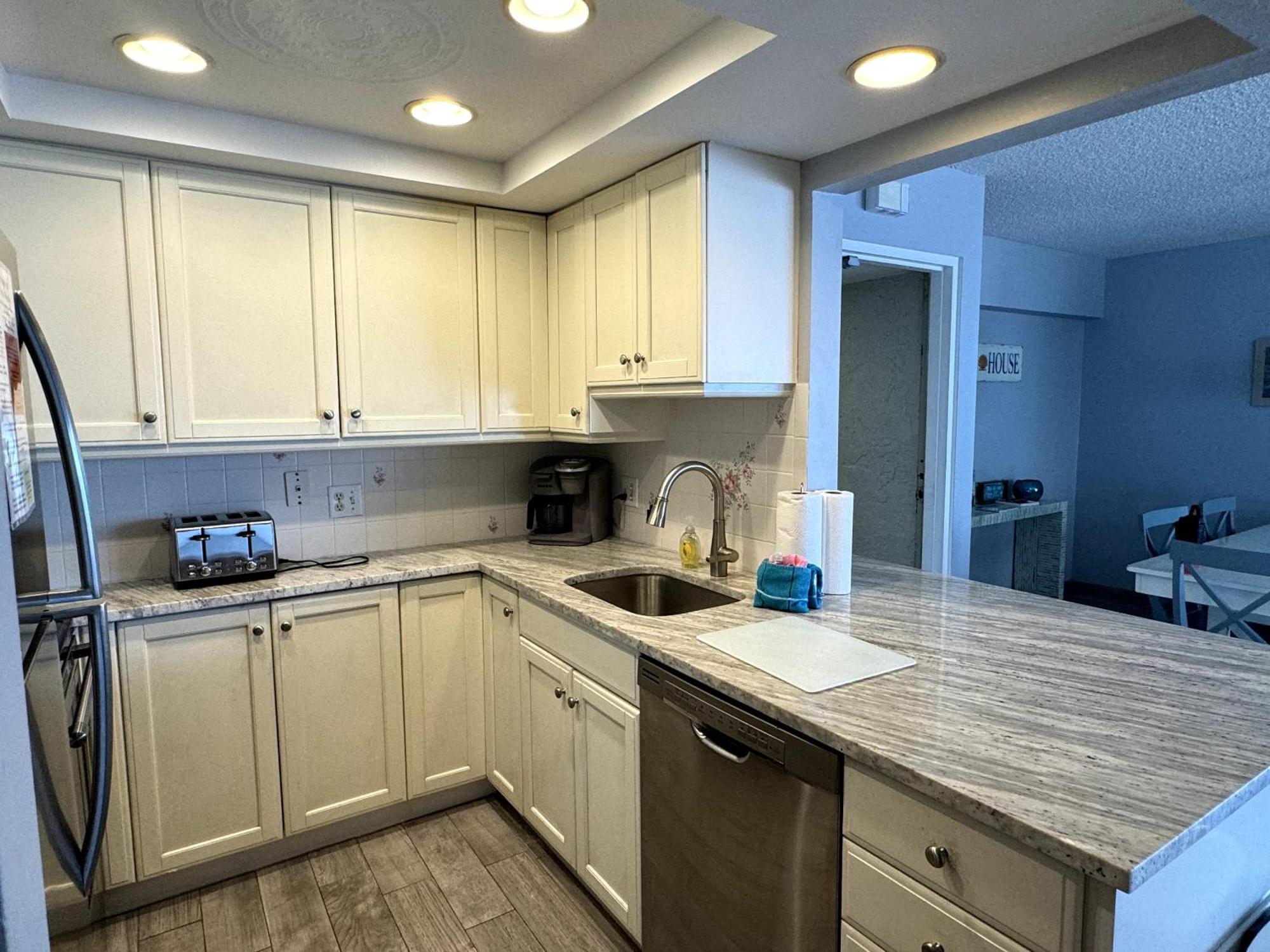 Full Beachfront. Gulf View,sunsets,pool,chairs Apartment *