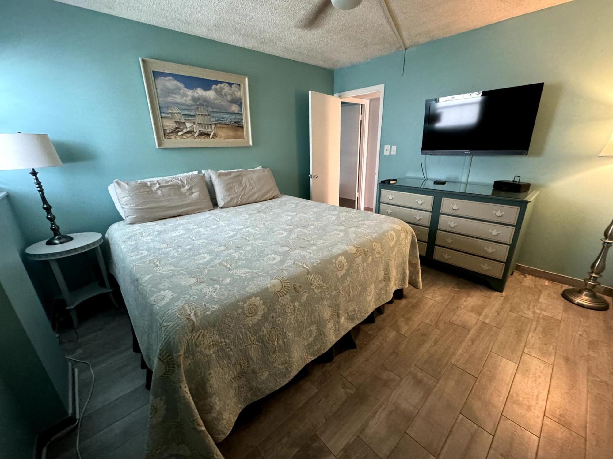 Apartment Full Beachfront. Gulf View,sunsets,pool,chairs *
