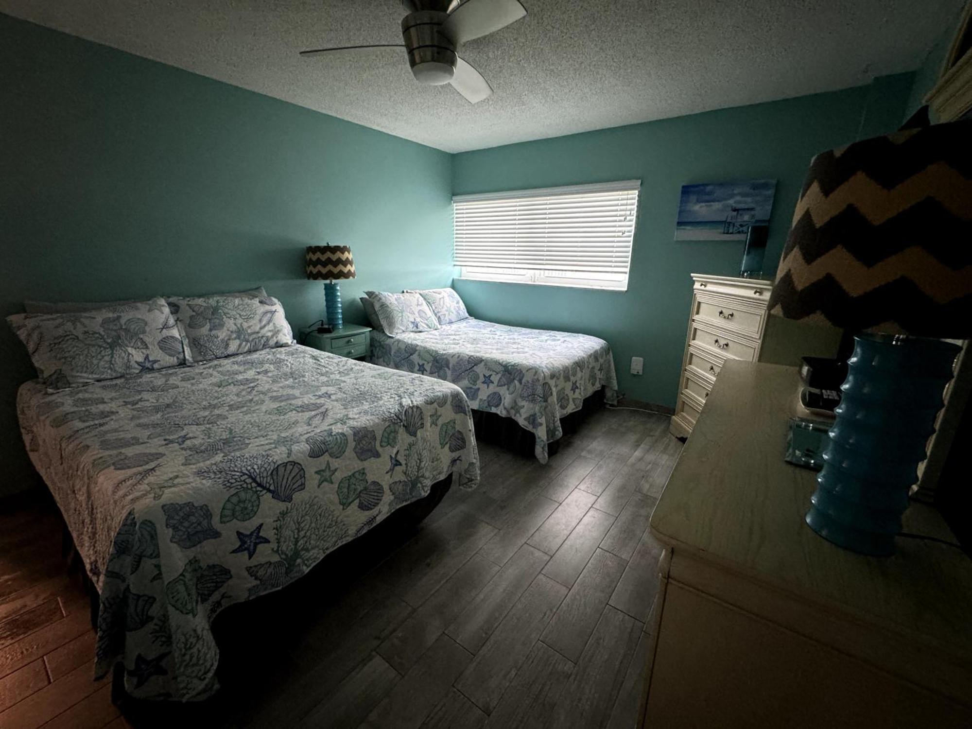 Full Beachfront. Gulf View,sunsets,pool,chairs Apartment Siesta Key