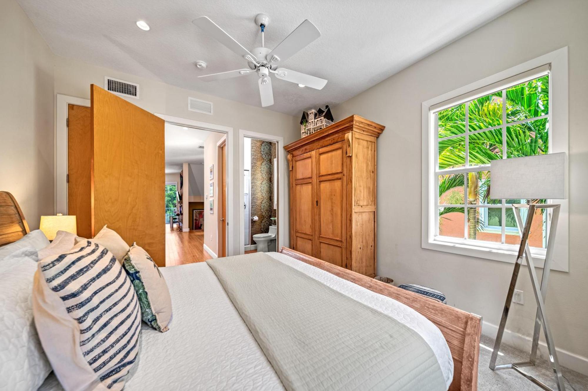 Latitude Adjustment - 461 Siesta Key