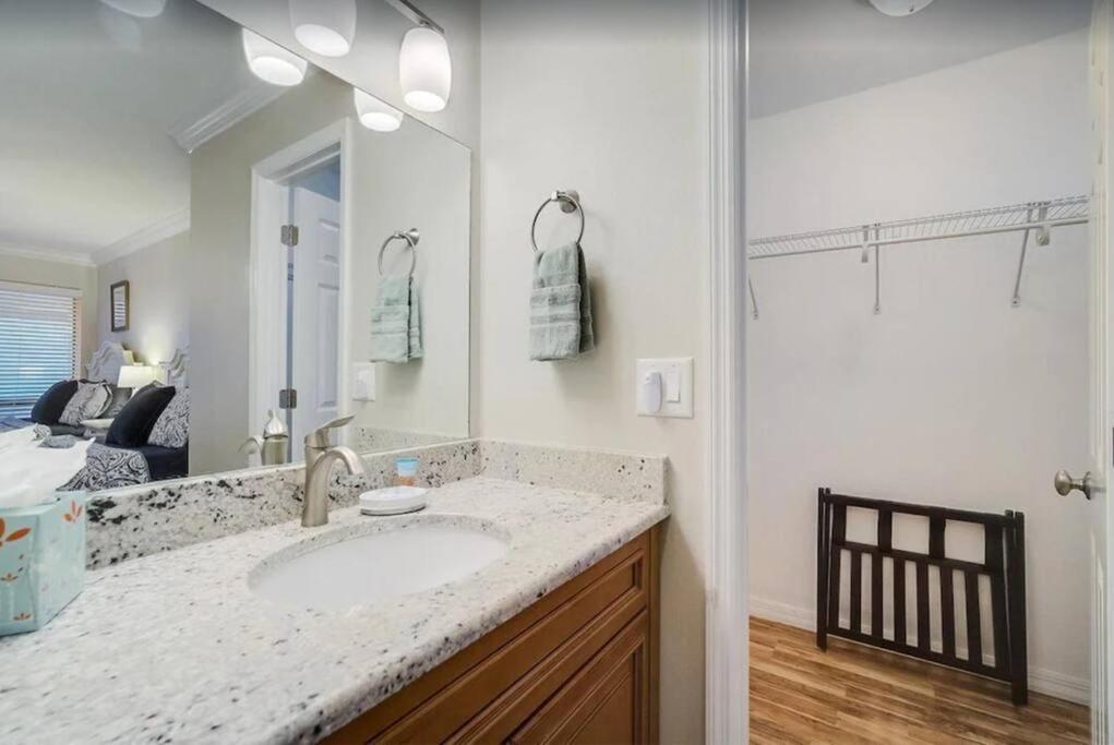 Cozy Family - Newly Renovated On Siesta Key! *