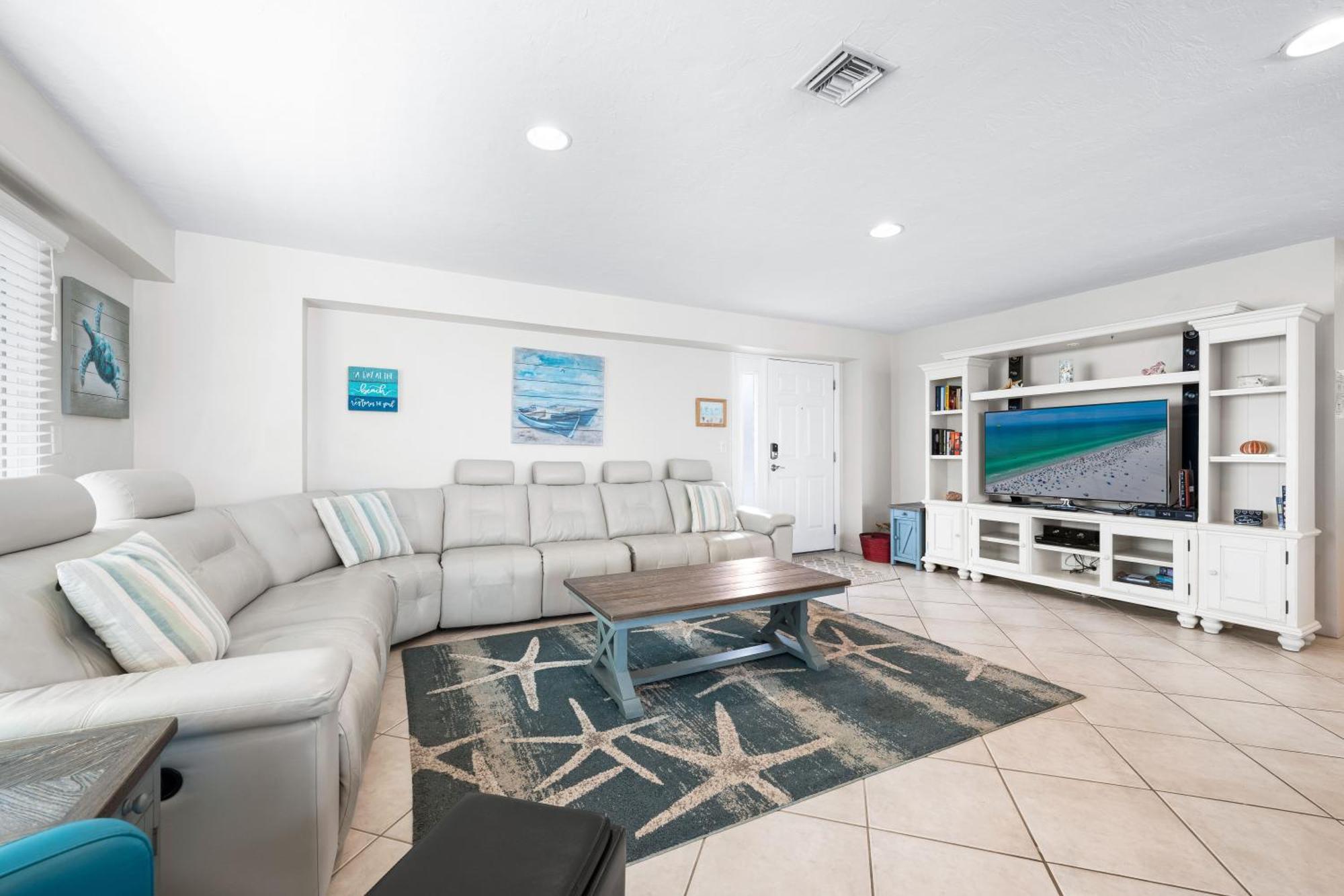 Jamaica Royale Beachfront Tower Apartment *
