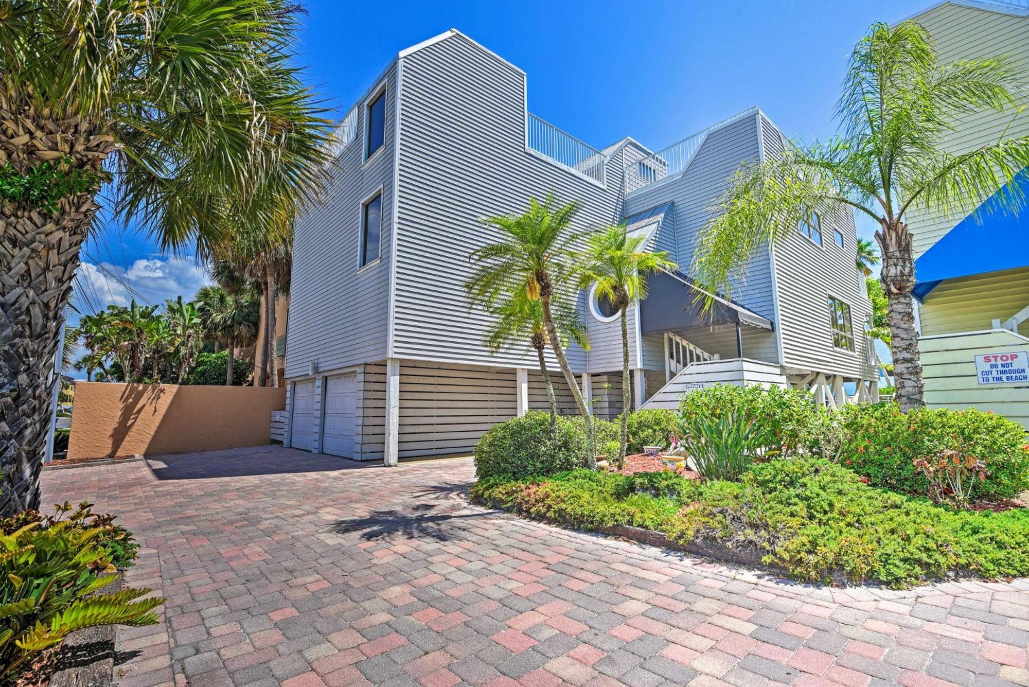 Coastal Surfside Swank Apartment