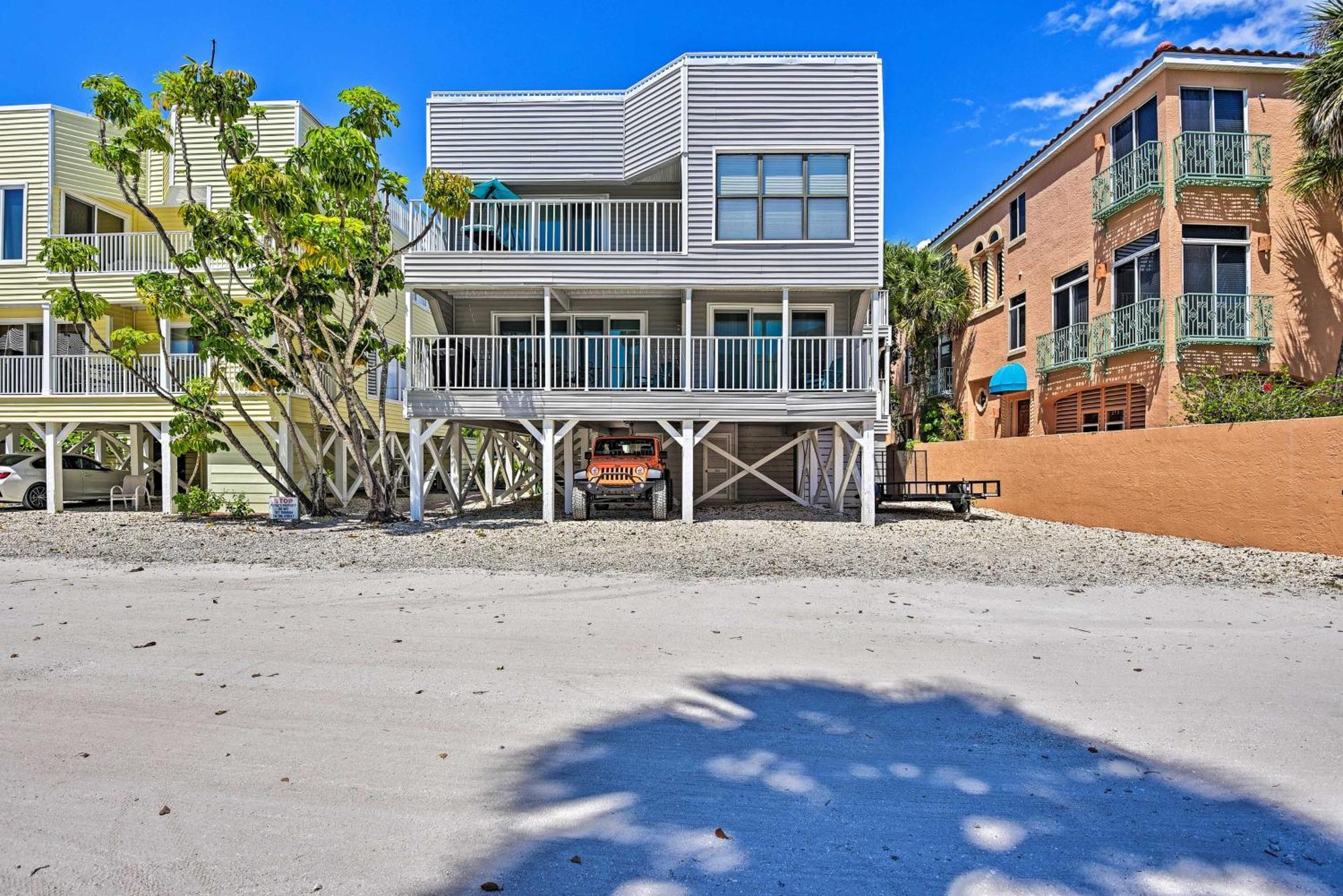 Coastal Surfside Swank Apartment Siesta Key