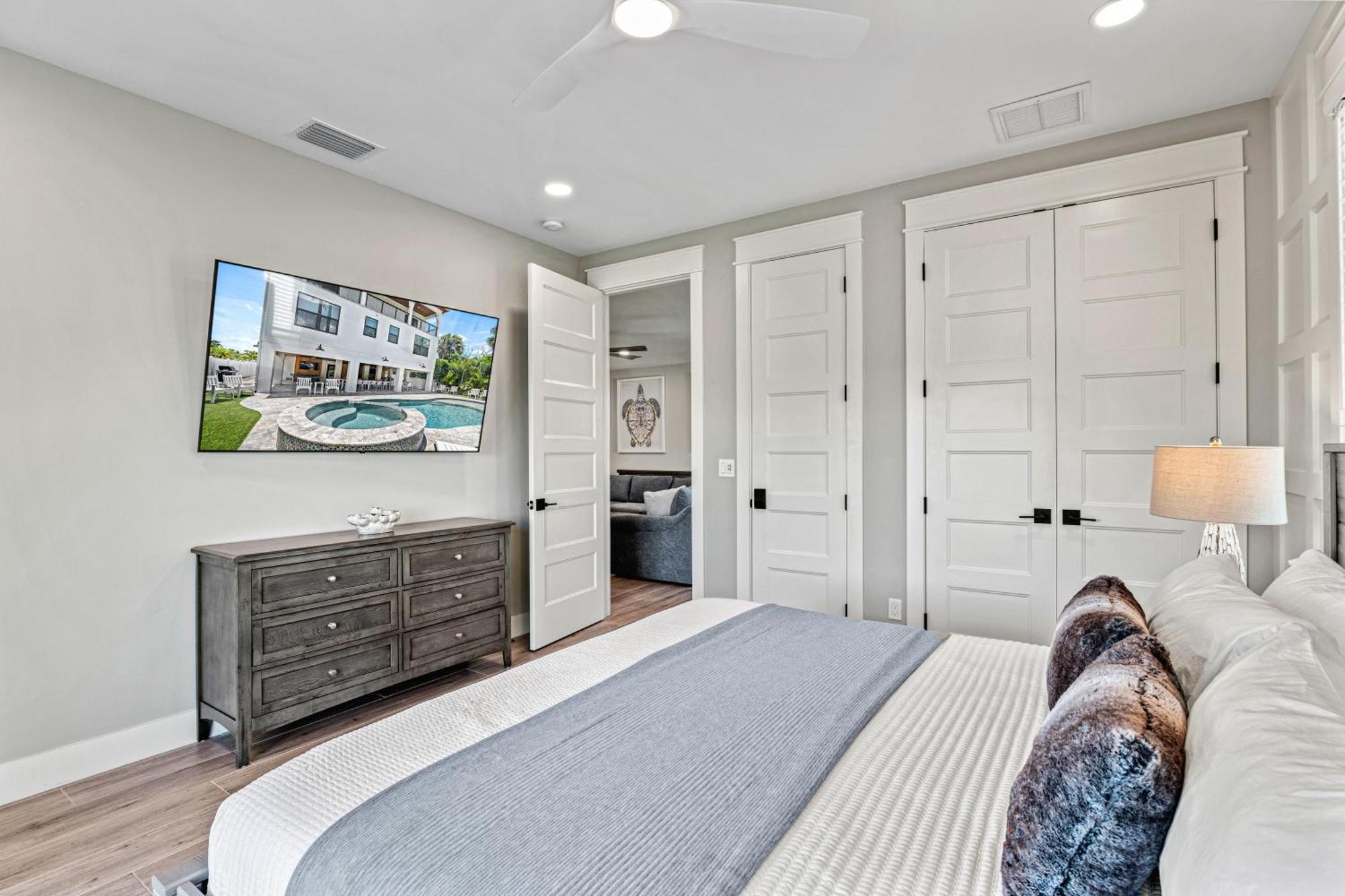 Luxe Lagoon - 119 Holiday home *