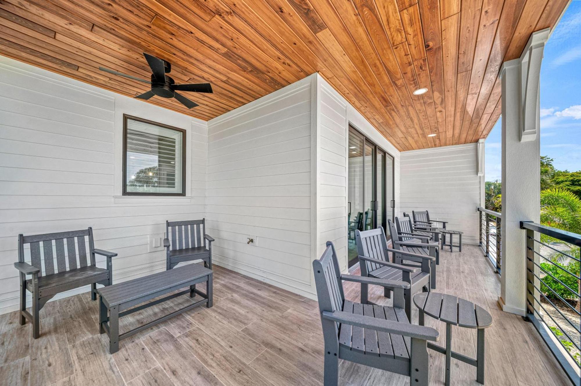 Luxe Lagoon - 119 Holiday home *