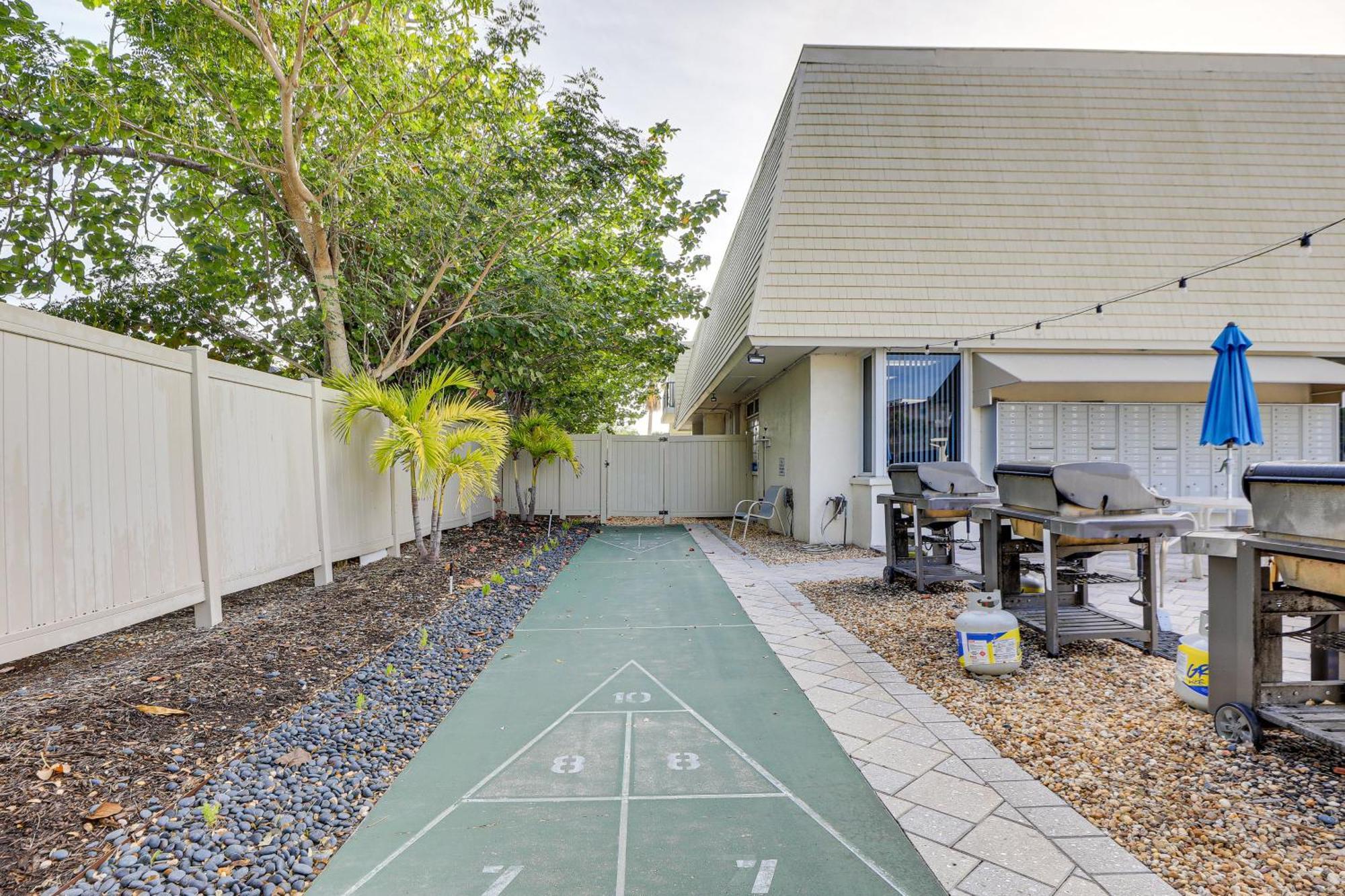 Beachfront With Pool Access! Apartment *