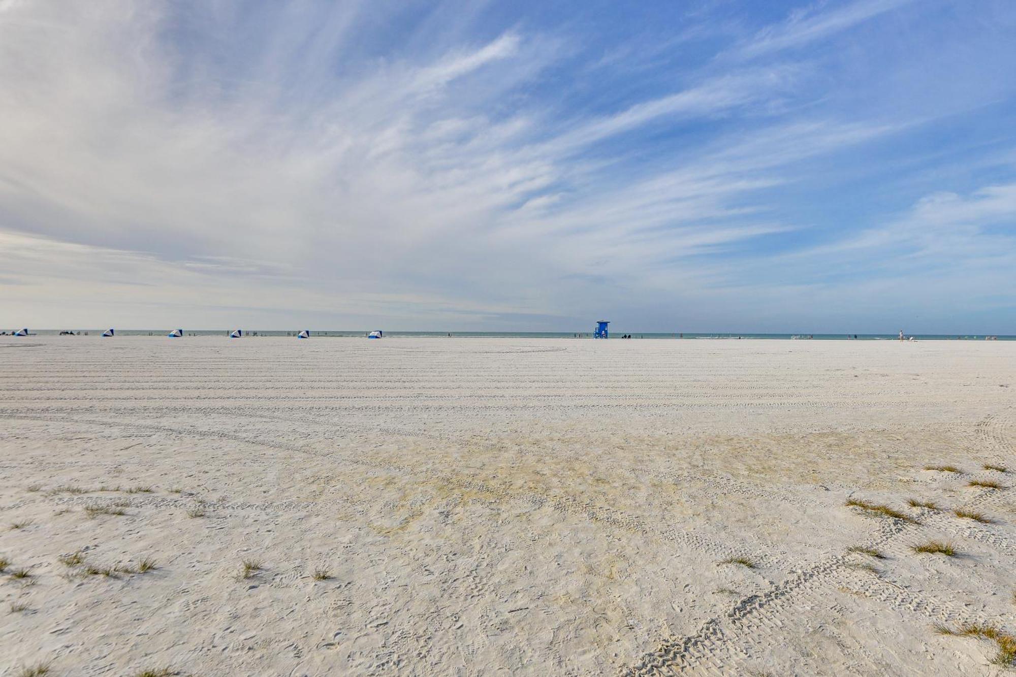 Apartment Beachfront With Pool Access! *
