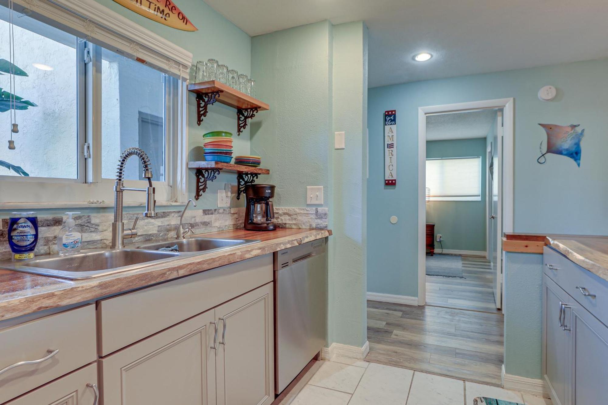 Beachfront With Pool Access!
