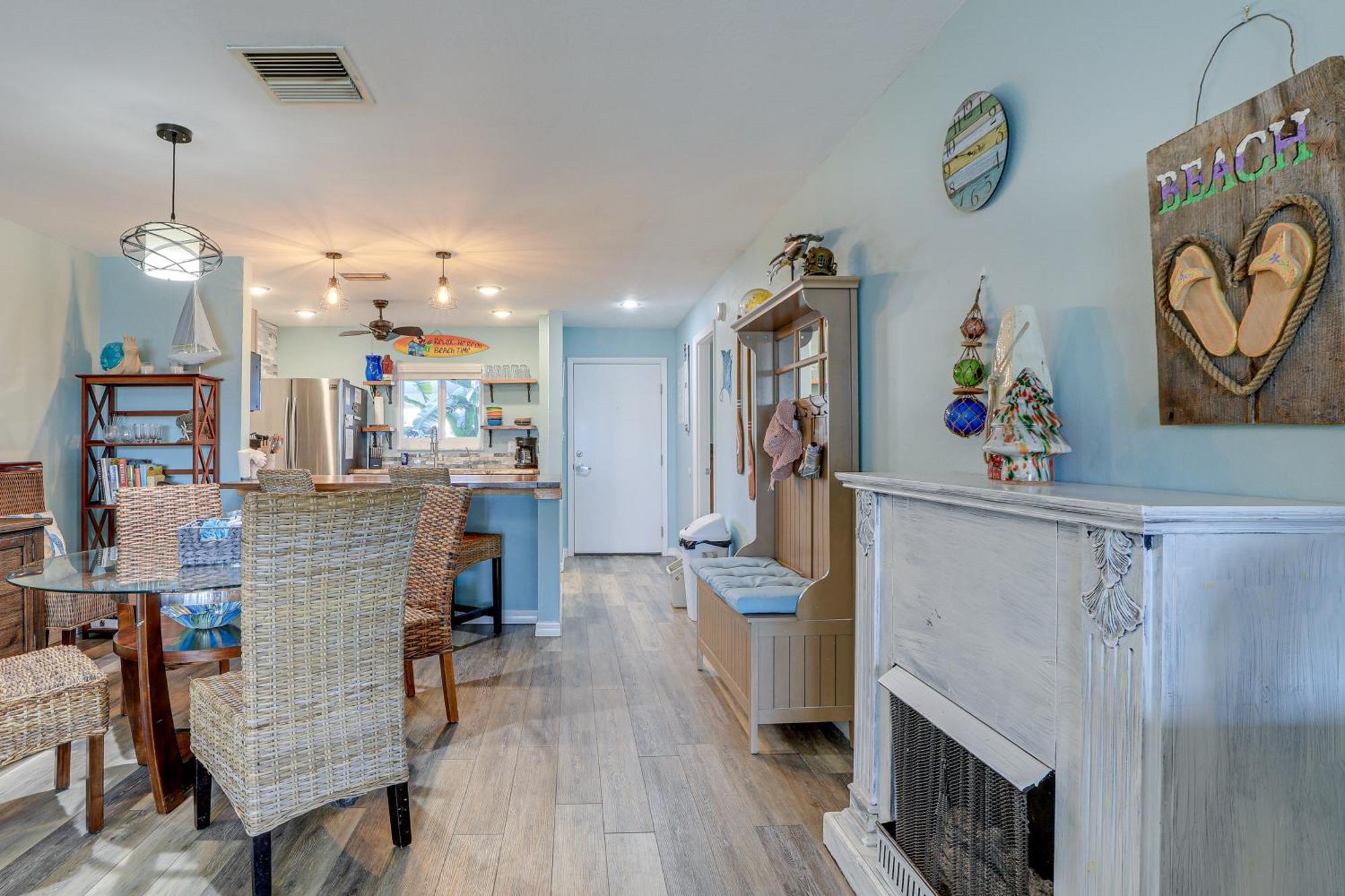 Apartment Beachfront With Pool Access! *
