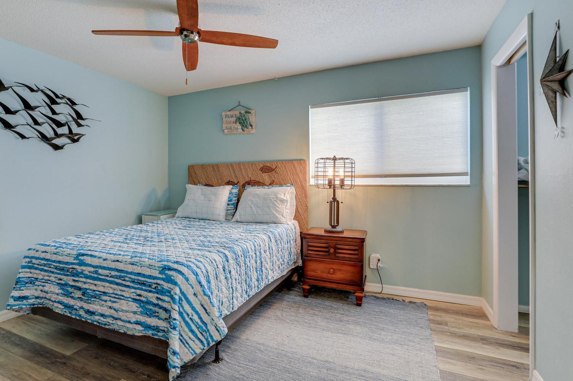Beachfront With Pool Access! *