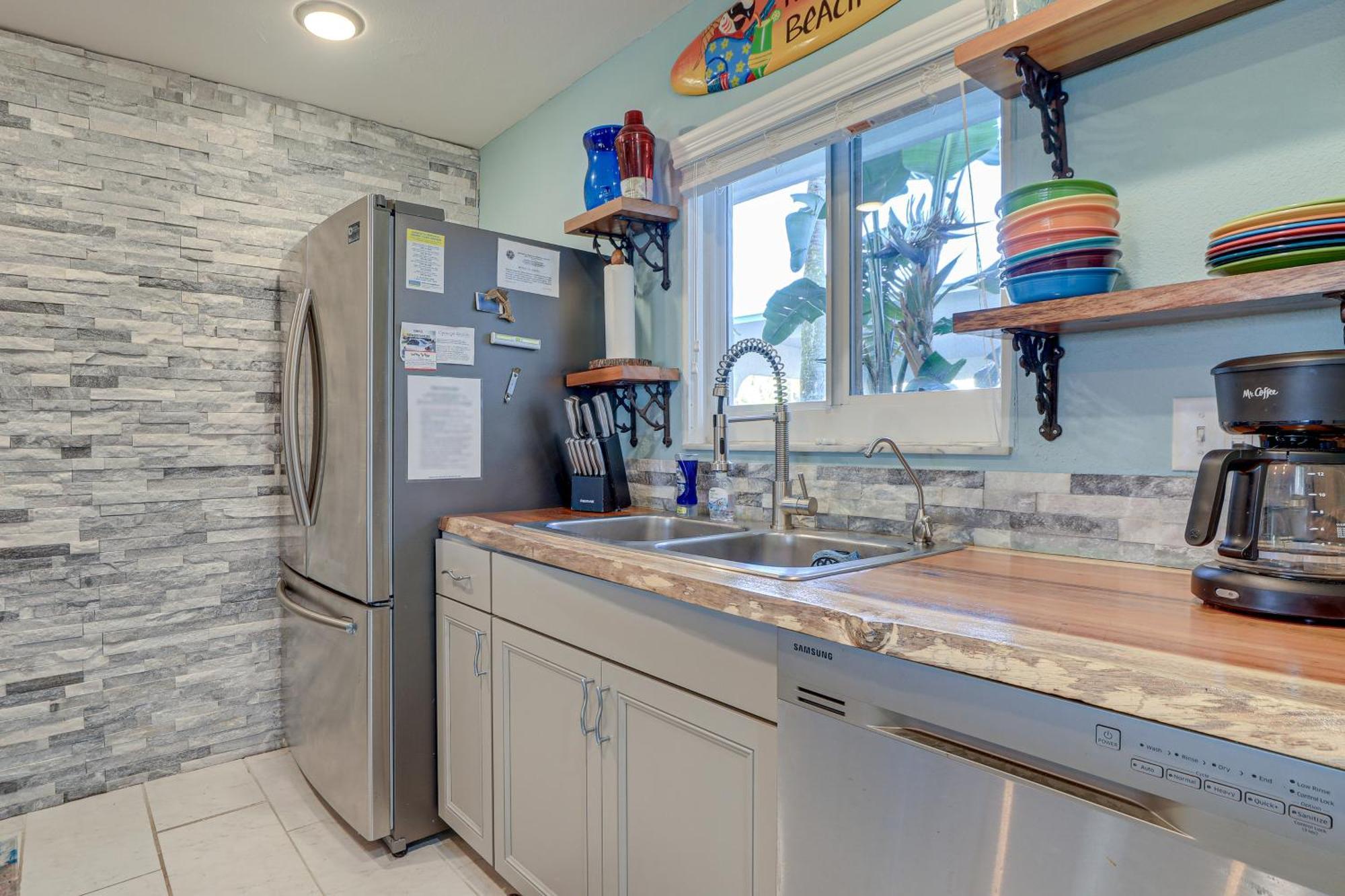 Beachfront With Pool Access!