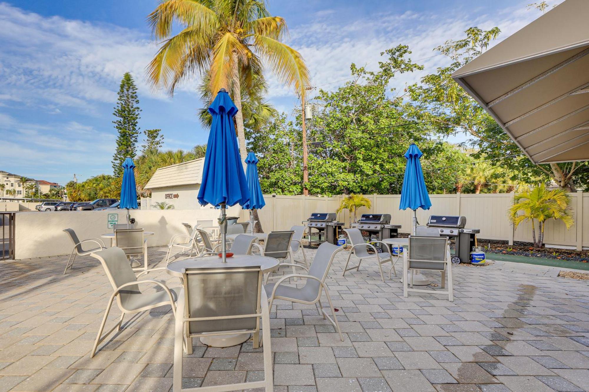Apartment Beachfront With Pool Access! *