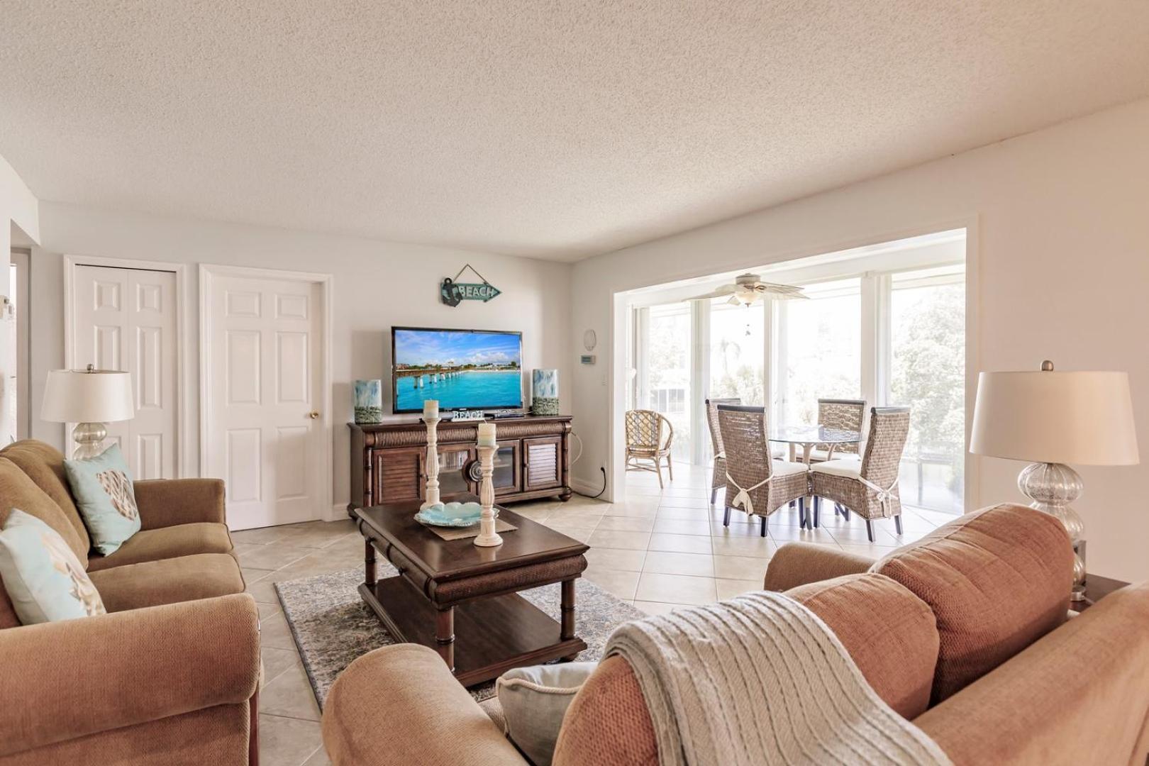 1081 Pd Unwind In Our Spacious Townhome Oasis *
