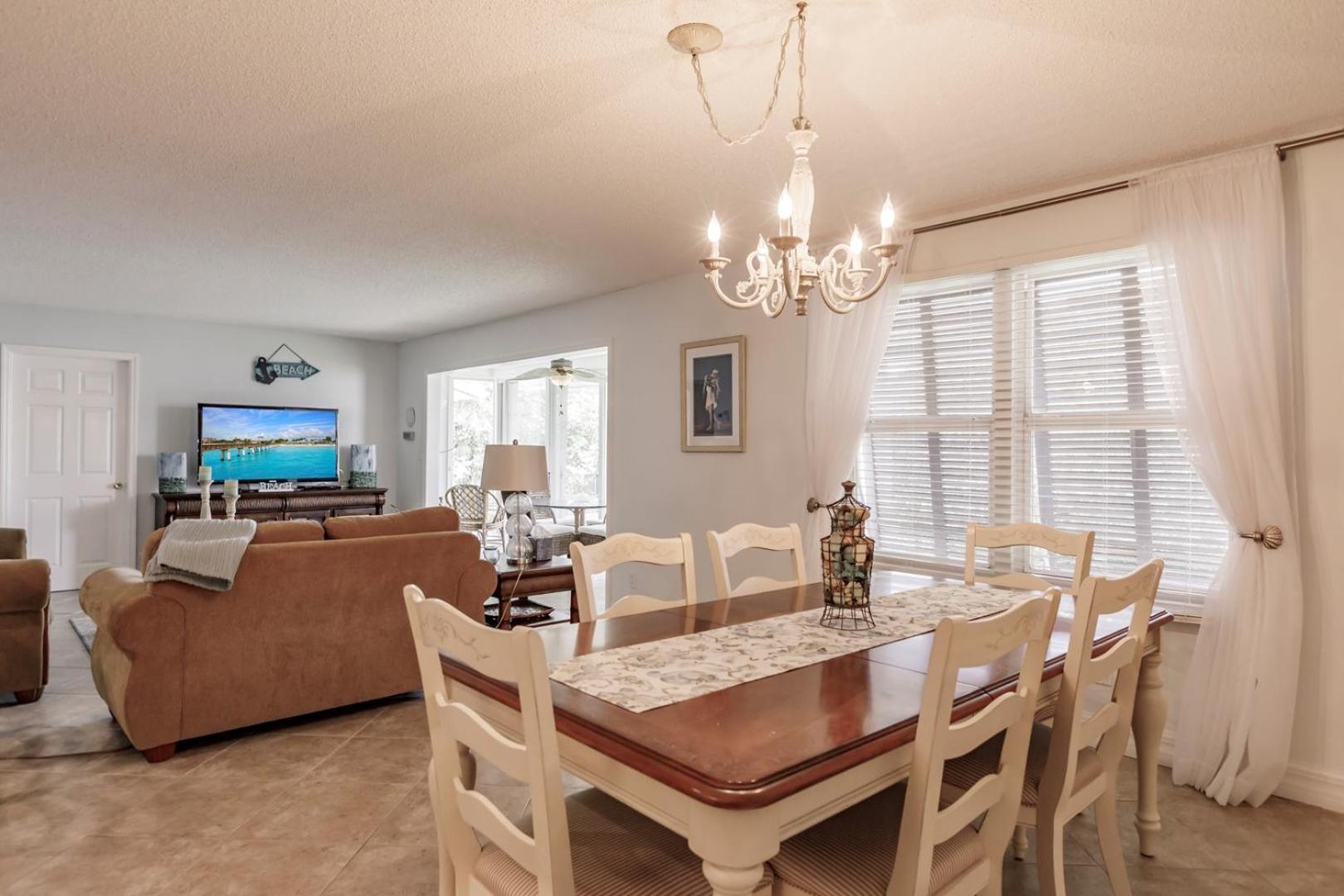 1081 Pd Unwind In Our Spacious Townhome Oasis *