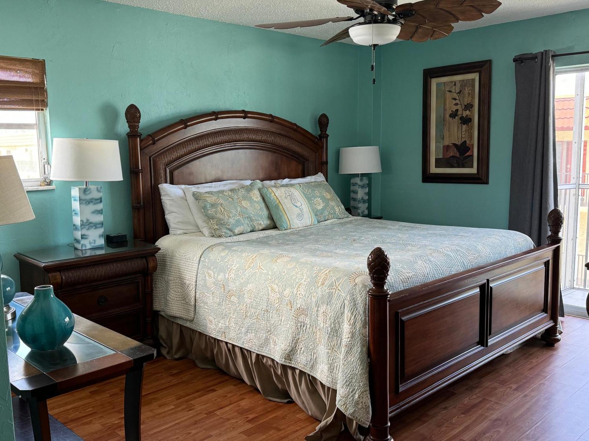 Crescent Arms * Siesta Key