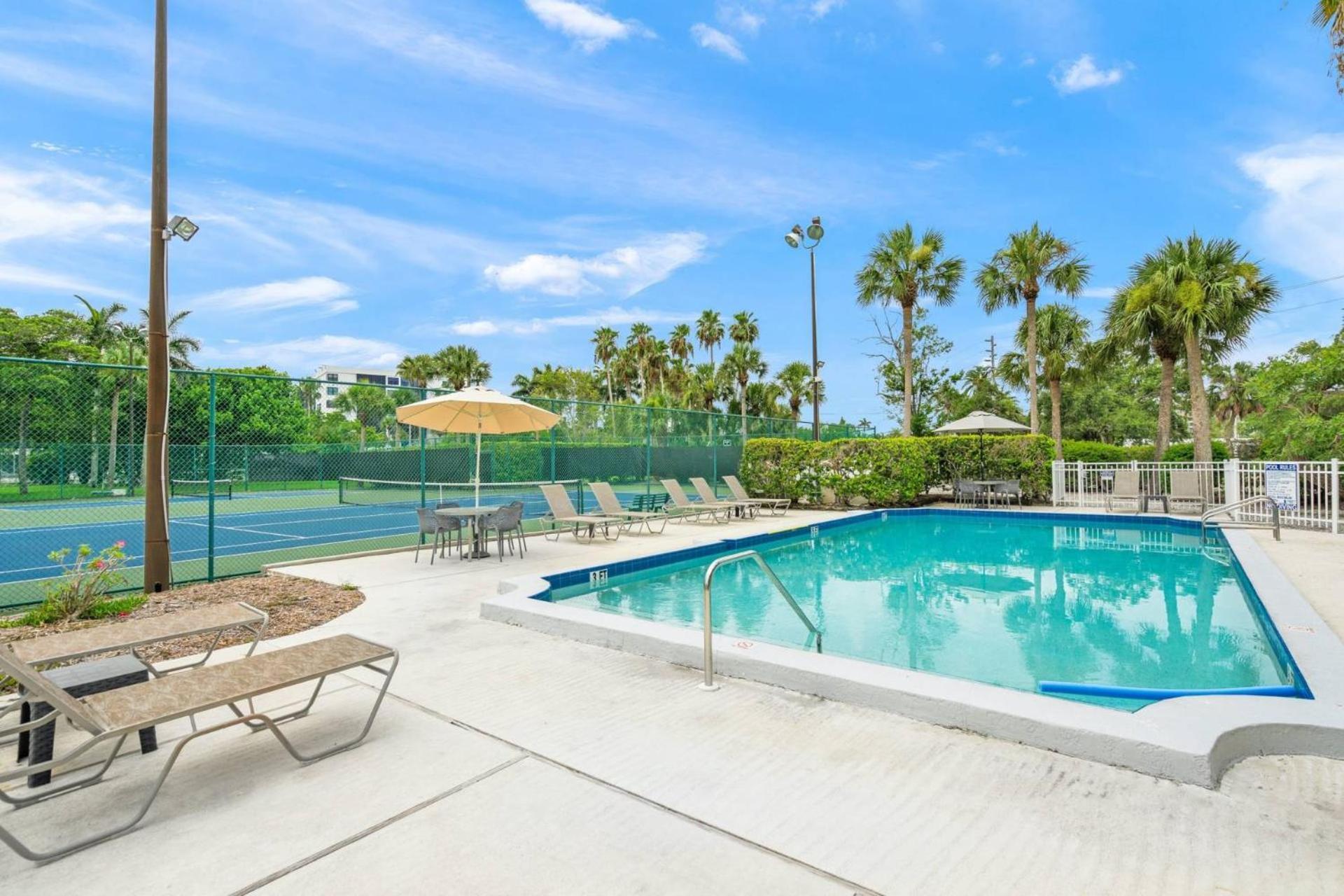 Siesta Bayside Pretty Fountain View * Siesta Key