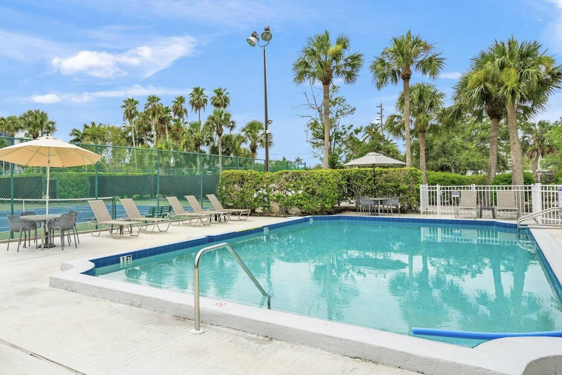 Siesta Bayside 2nd Floor Townhome *