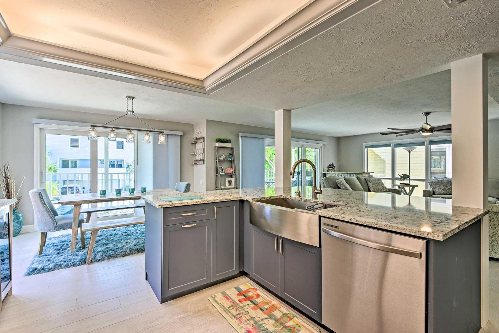 Coastal Surfside Swank Siesta Key