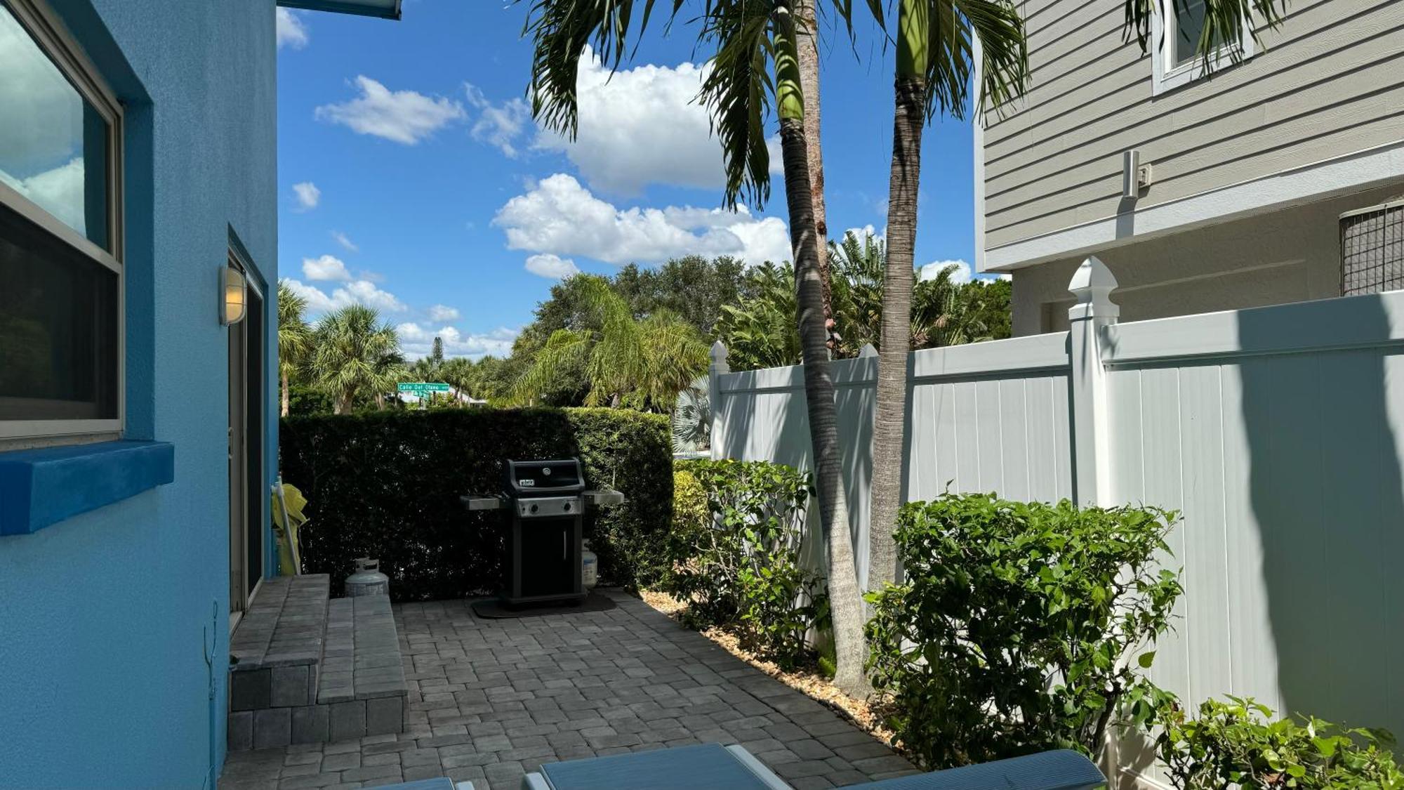 Newly Fully Updated And Modern, Short Walk To Beach Holiday home *