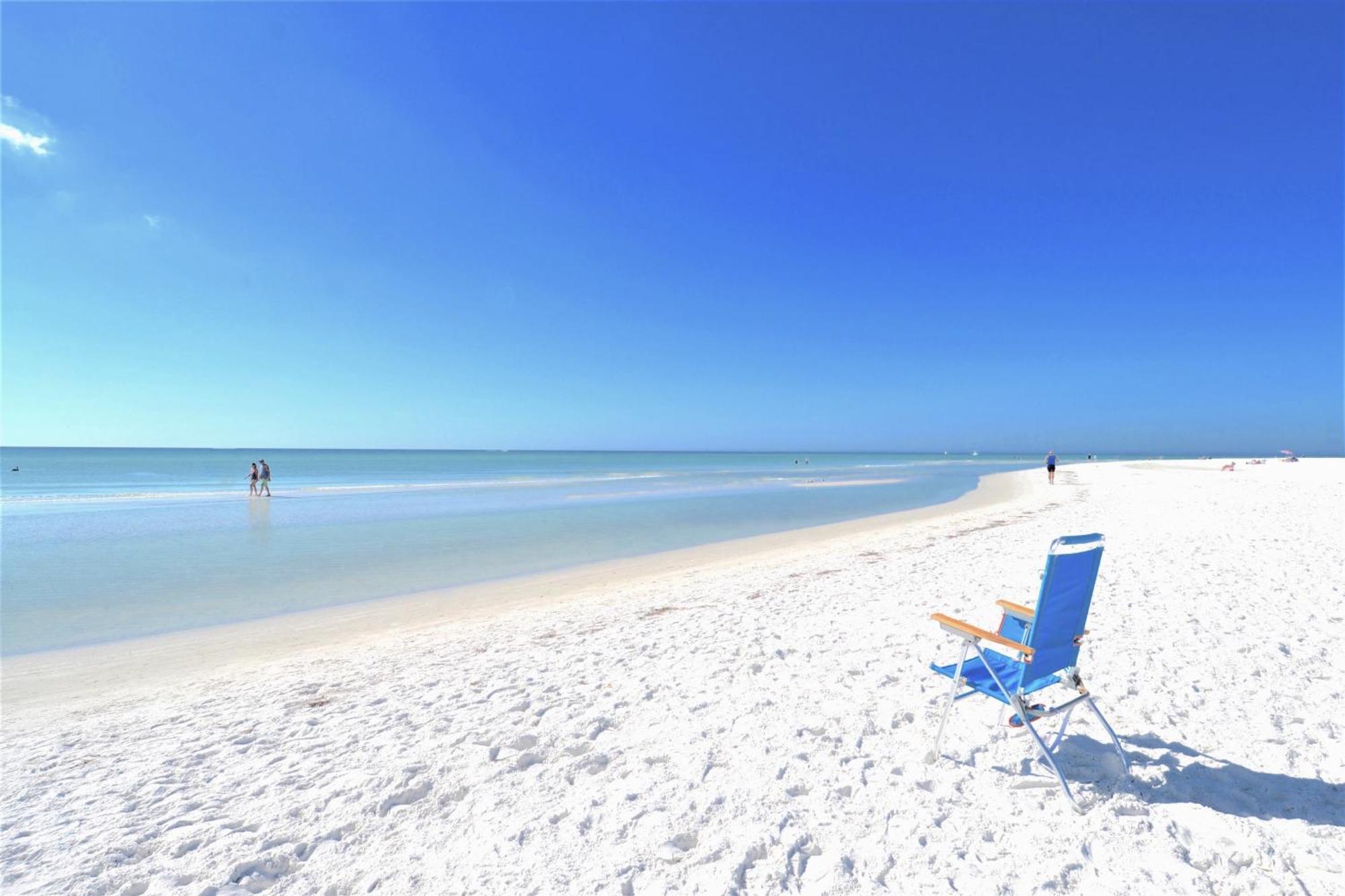 Apartment Private Patio, Walk To All, 2min- Siesta Keys Beach, 1min- Dining & Entertainment Of Village! Siesta Key