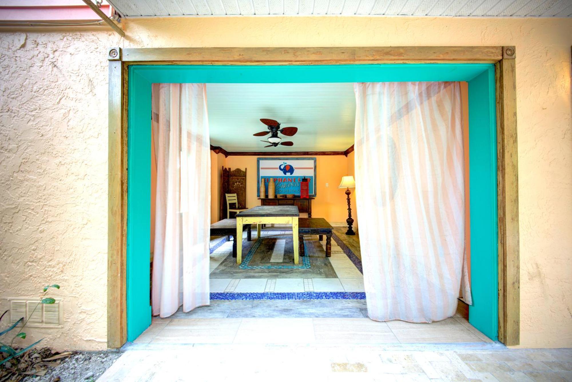 100 Percent Private, Tiki-bar, 250steps To And Village! Holiday home