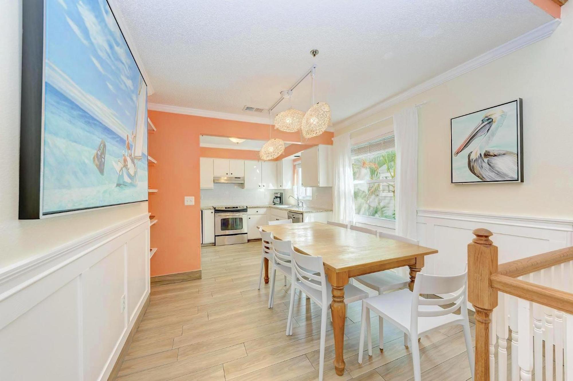 Holiday home 100 Percent Private, Tiki-bar, 250steps To And Village!