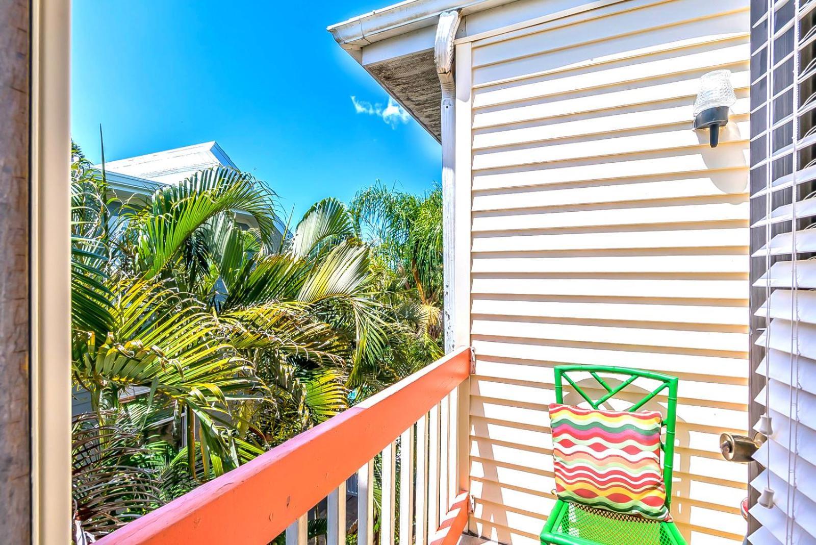 Holiday home 100 Percent Private, Tiki-bar, 250steps To And Village! *