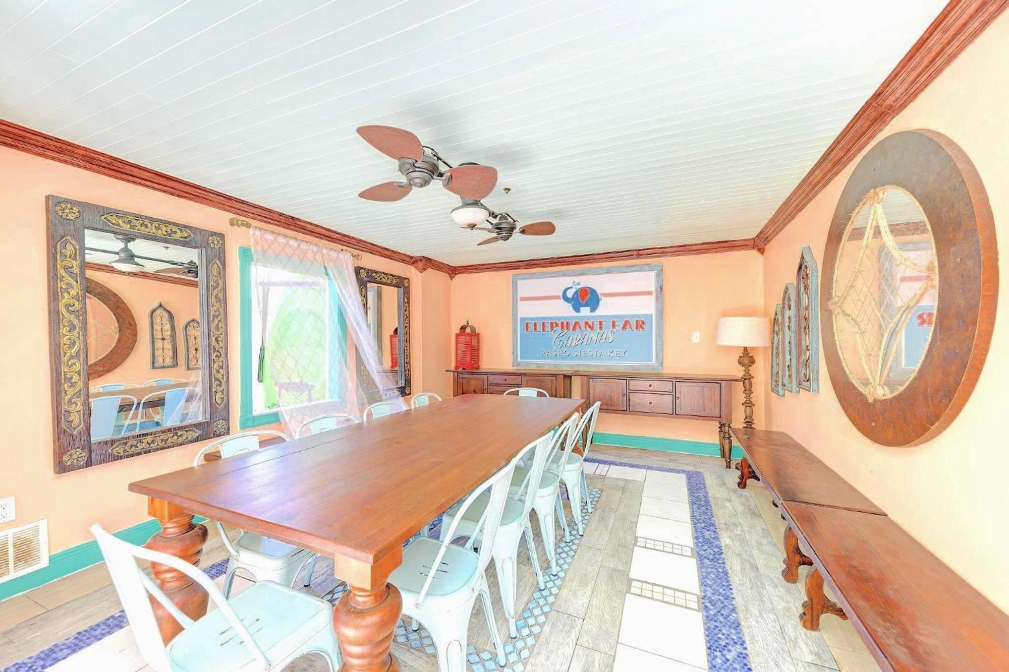 Holiday home 100 Percent Private, Tiki-bar, 250steps To And Village!
