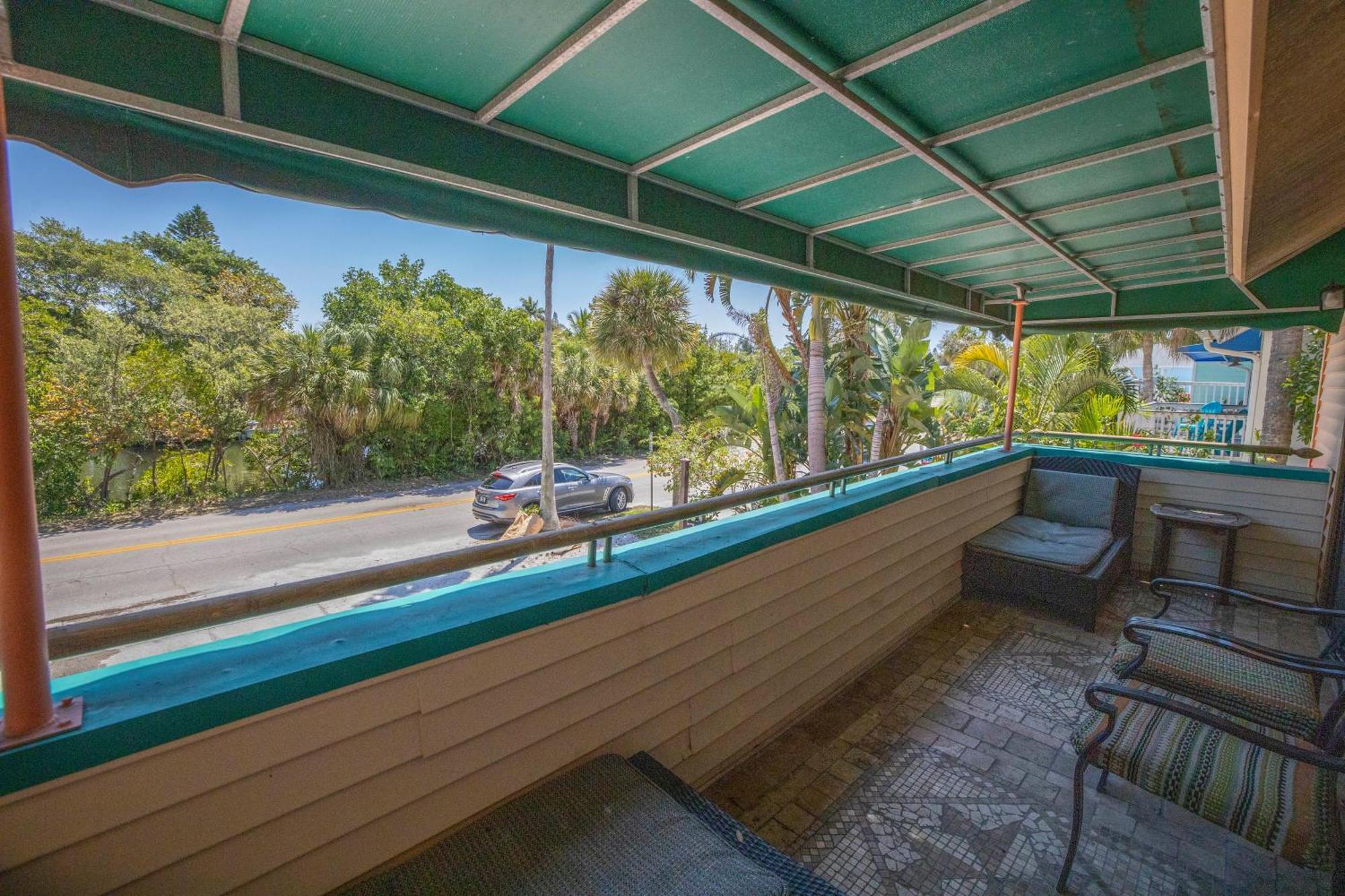 100 Percent Private, Tiki-bar, 250steps To And Village! * Siesta Key