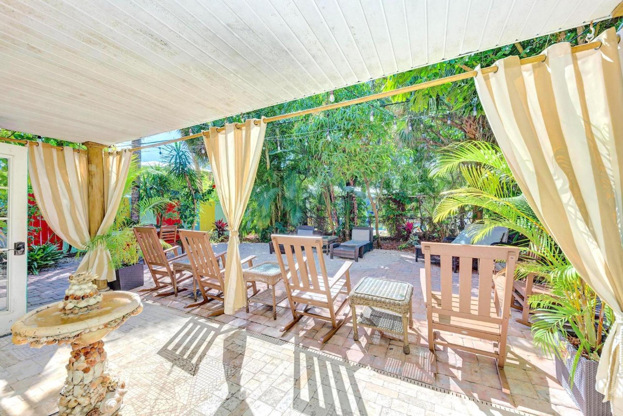 100 Percent Private, Tiki-bar, 250steps To And Village! Holiday home *