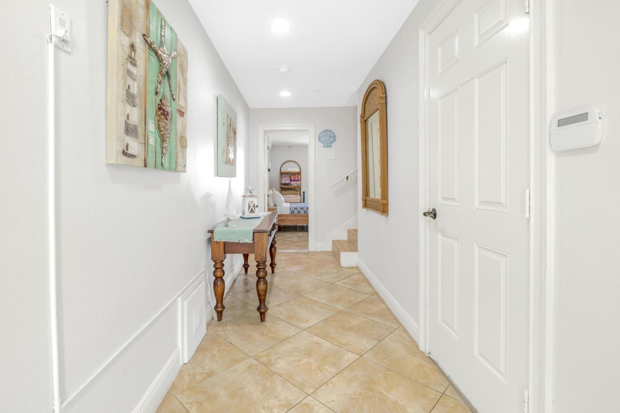 One-of-a-kind! Pool, Terraces, Ocean-view Rooftop, In Siesta Village At Beach! *