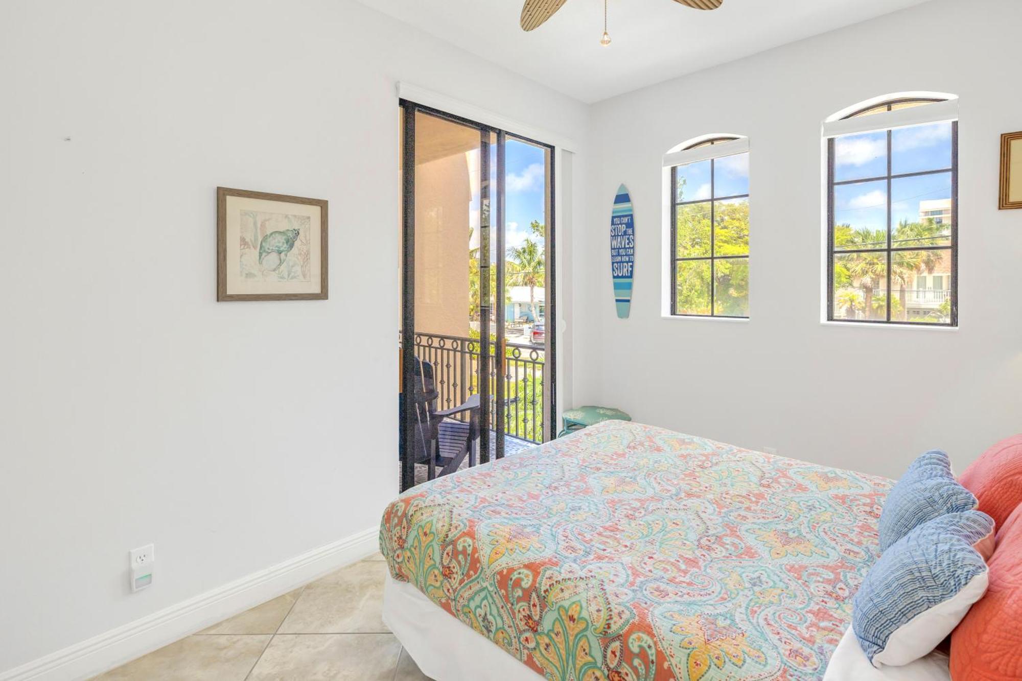 One-of-a-kind! Pool, Terraces, Ocean-view Rooftop, In Siesta Village At Beach!