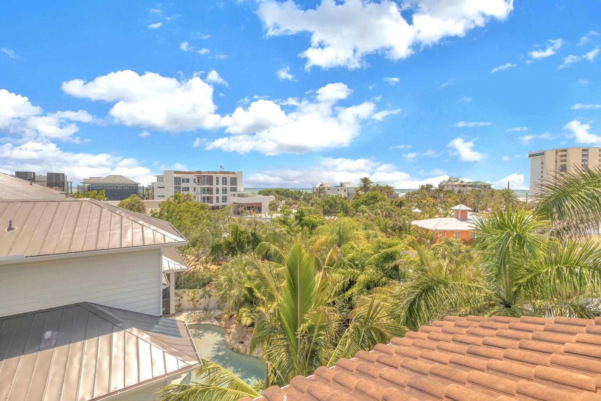 Apartment One-of-a-kind! Pool, Terraces, Ocean-view Rooftop, In Siesta Village At Beach!