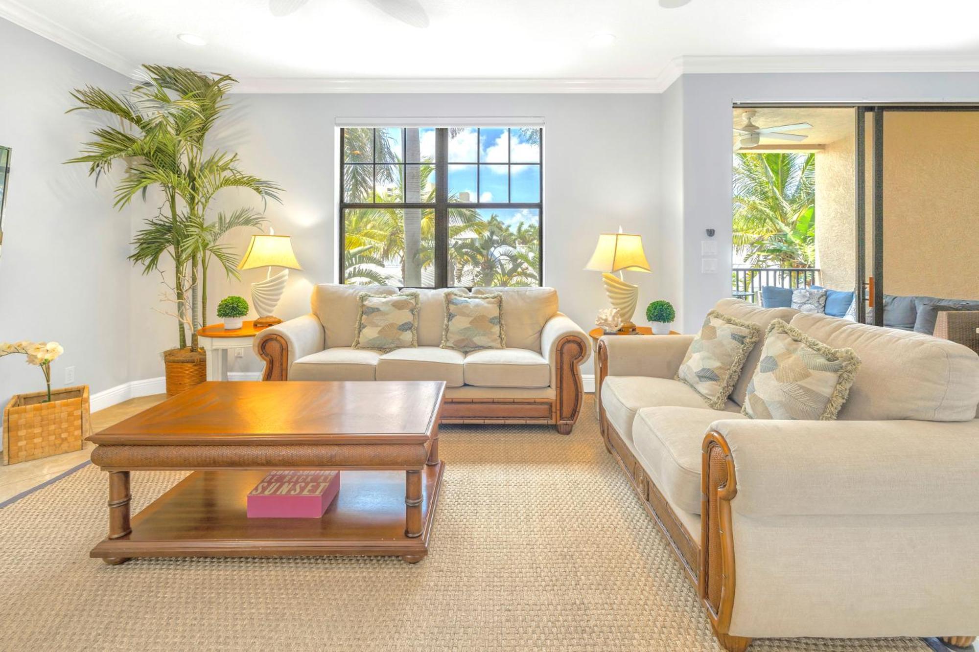 One-of-a-kind! Pool, Terraces, Ocean-view Rooftop, In Siesta Village At Beach! *