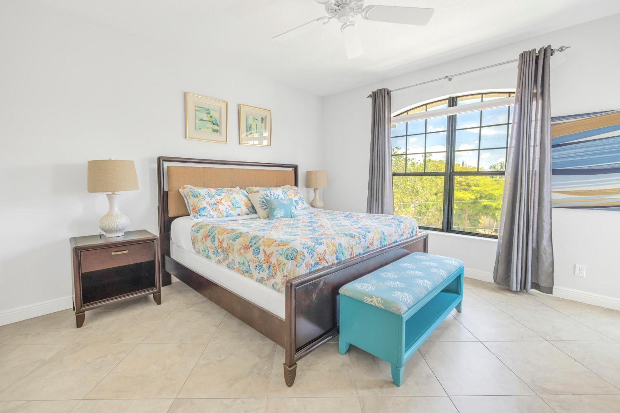 One-of-a-kind! Pool, Terraces, Ocean-view Rooftop, In Siesta Village At Beach! Apartment
