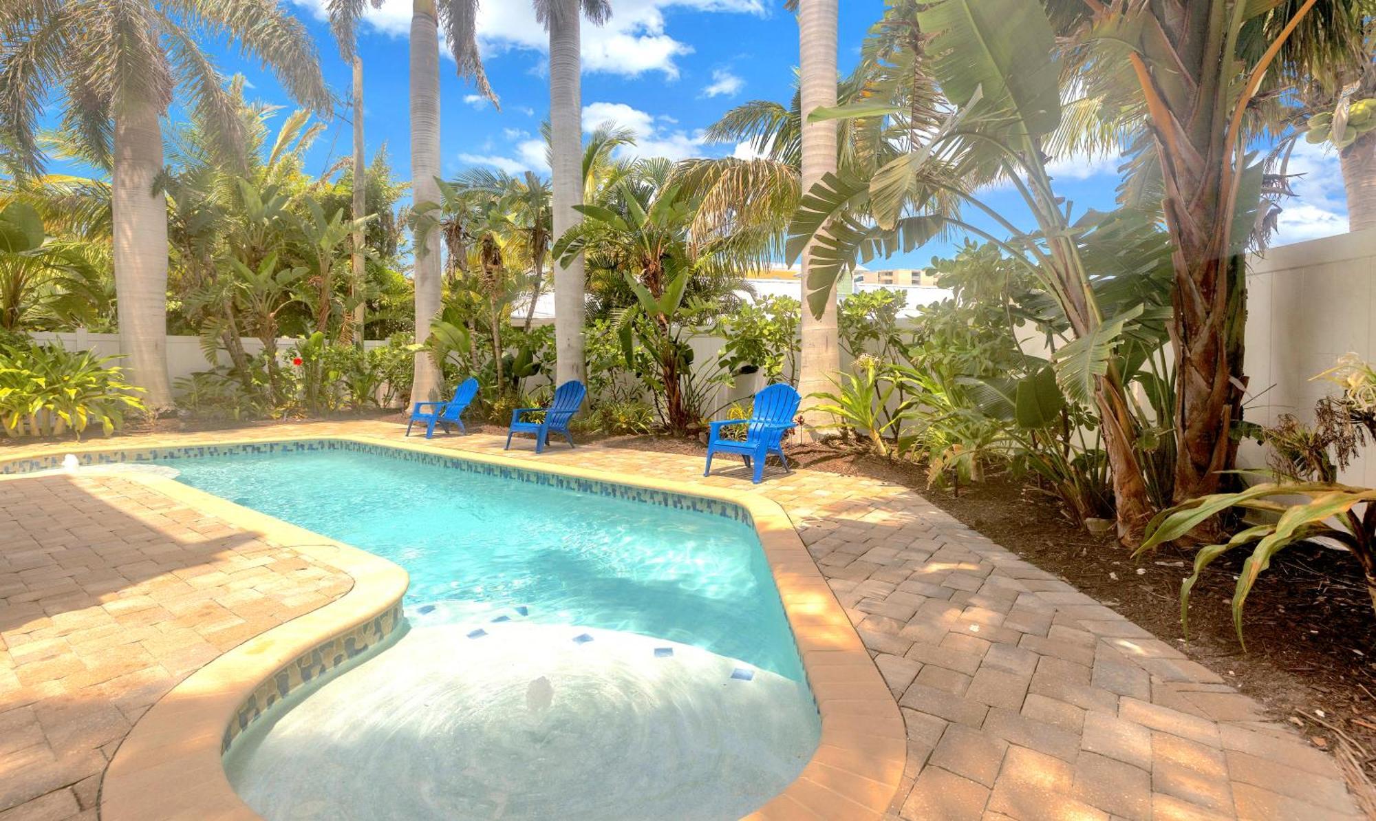 Apartment One-of-a-kind! Pool, Terraces, Ocean-view Rooftop, In Siesta Village At Beach! Siesta Key