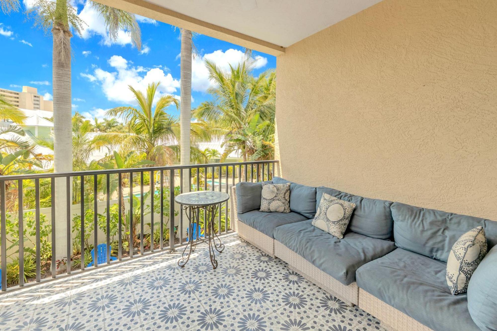 Apartment One-of-a-kind! Pool, Terraces, Ocean-view Rooftop, In Siesta Village At Beach! Siesta Key