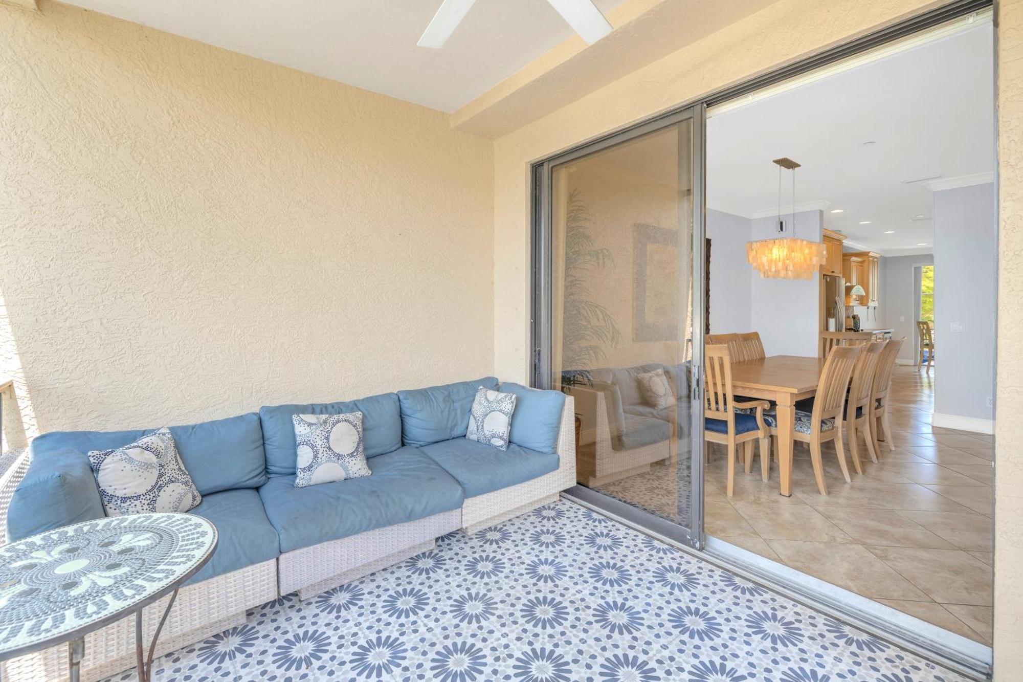 One-of-a-kind! Pool, Terraces, Ocean-view Rooftop, In Siesta Village At Beach!