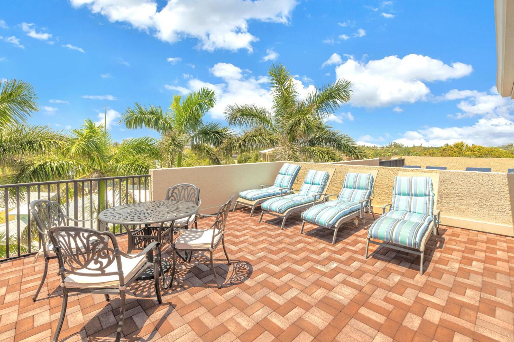 Apartment One-of-a-kind! Pool, Terraces, Ocean-view Rooftop, In Siesta Village At Beach! Siesta Key