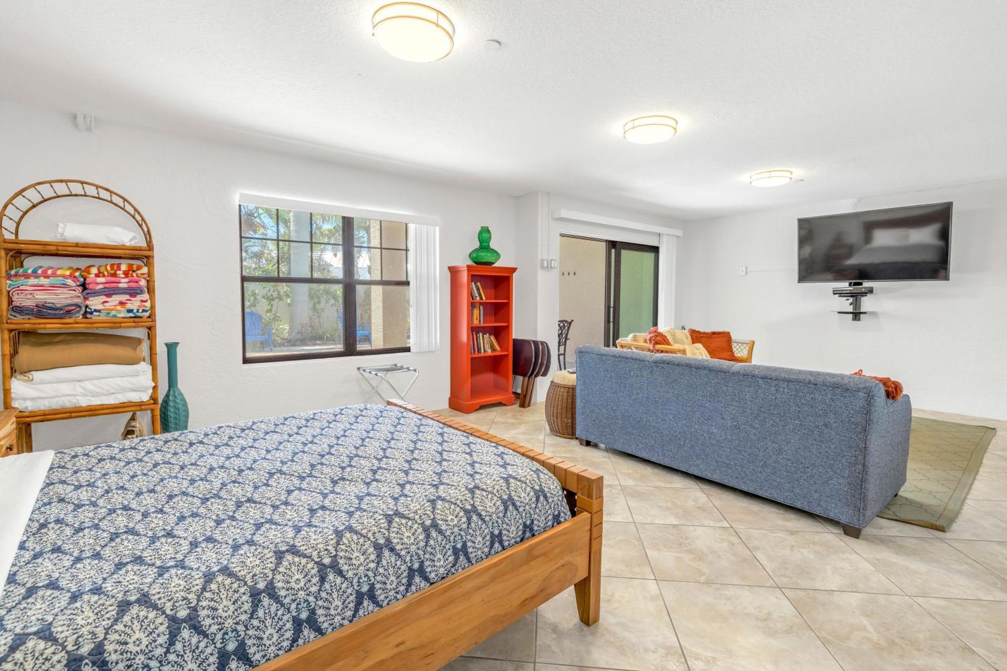 One-of-a-kind! Pool, Terraces, Ocean-view Rooftop, In Siesta Village At Beach! Apartment *