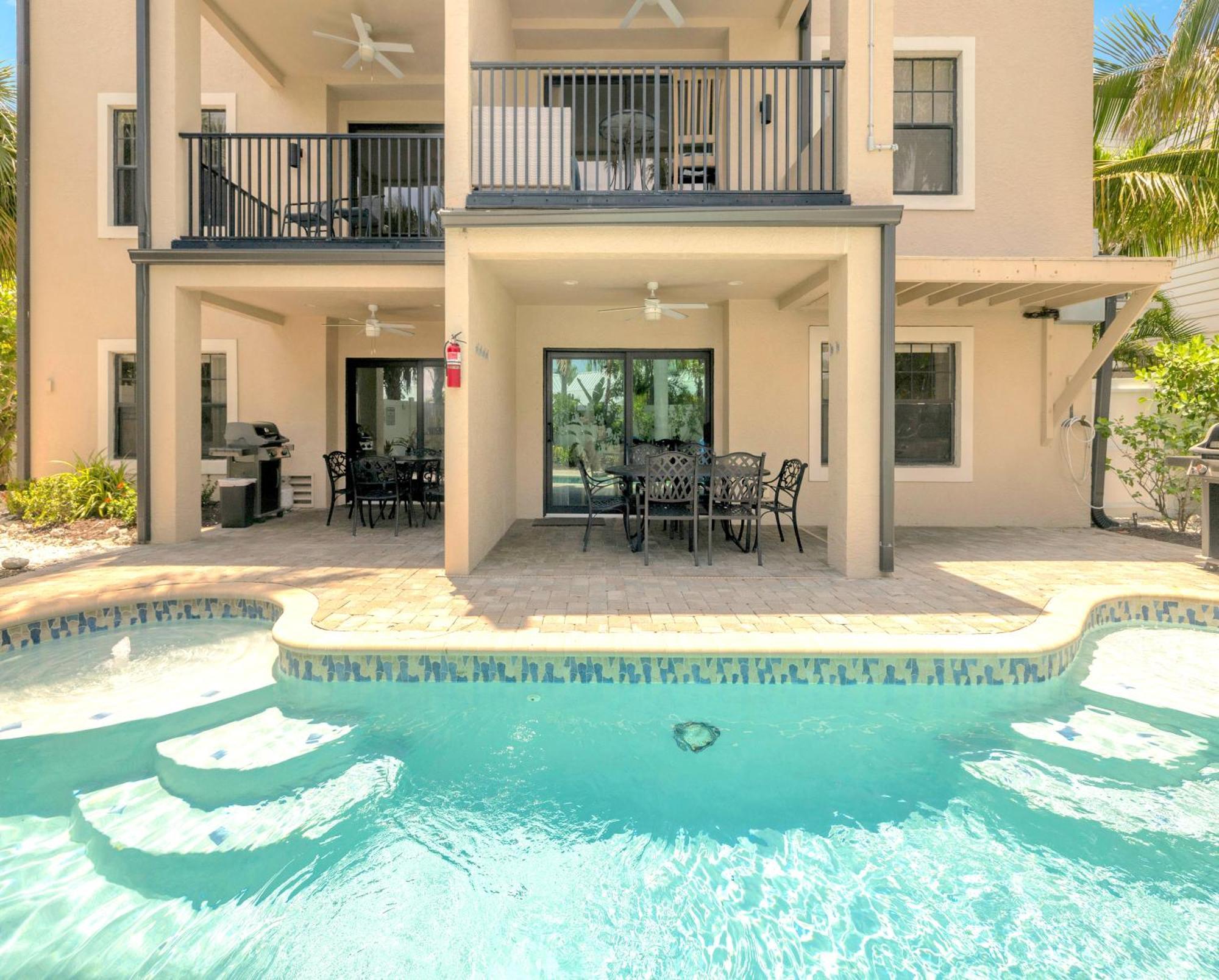 Apartment One-of-a-kind! Pool, Terraces, Ocean-view Rooftop, In Siesta Village At Beach! Siesta Key