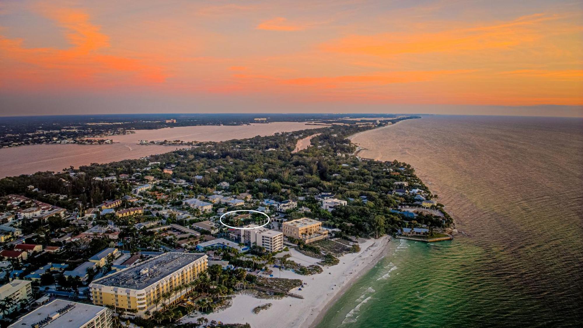 Newly Remodeled Apt! Key-west Victorian With Access, To Beach! Apartment Siesta Key
