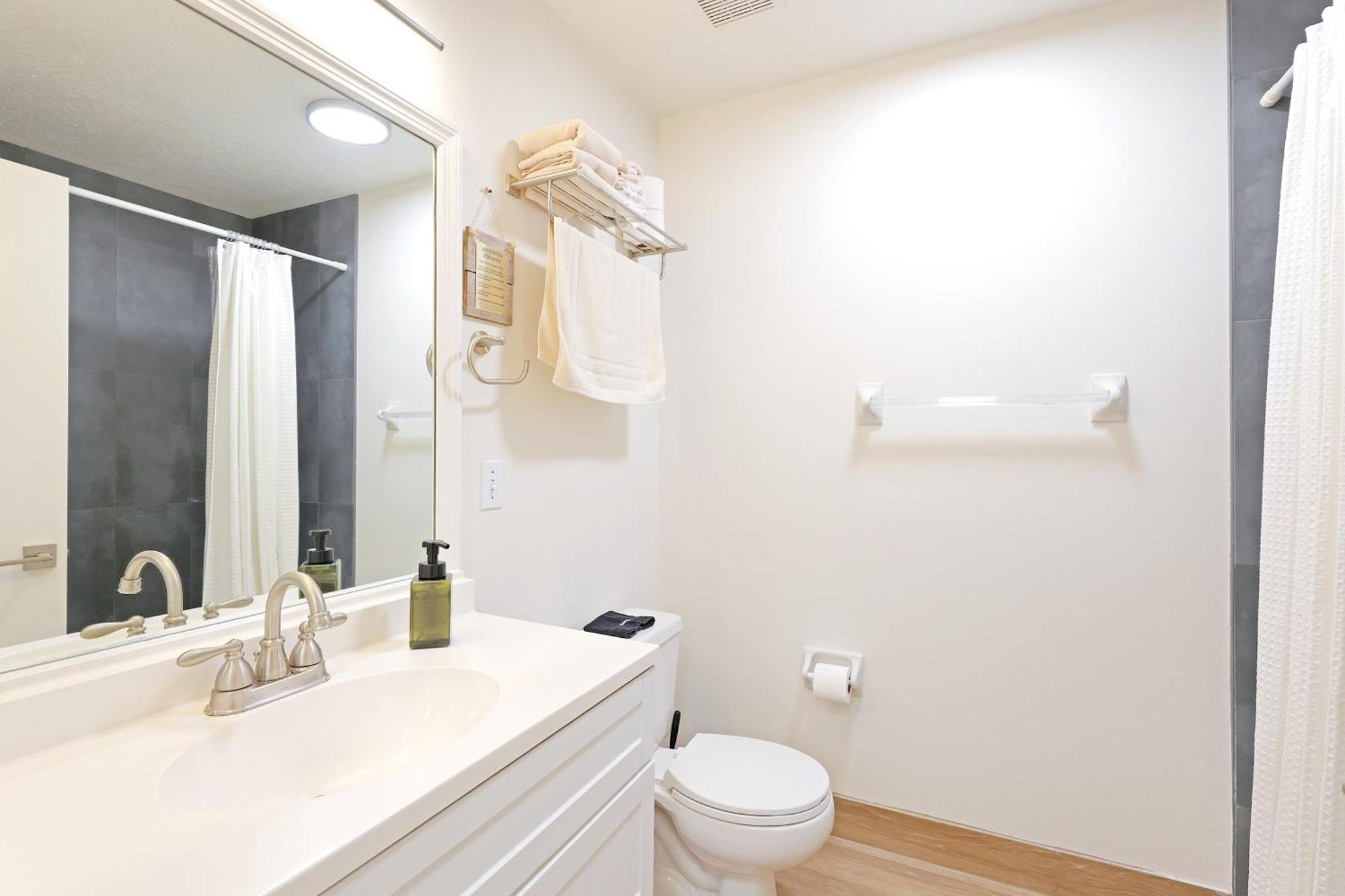 Newly Remodeled Apt! Key-west Victorian With Access, To Beach! Siesta Key
