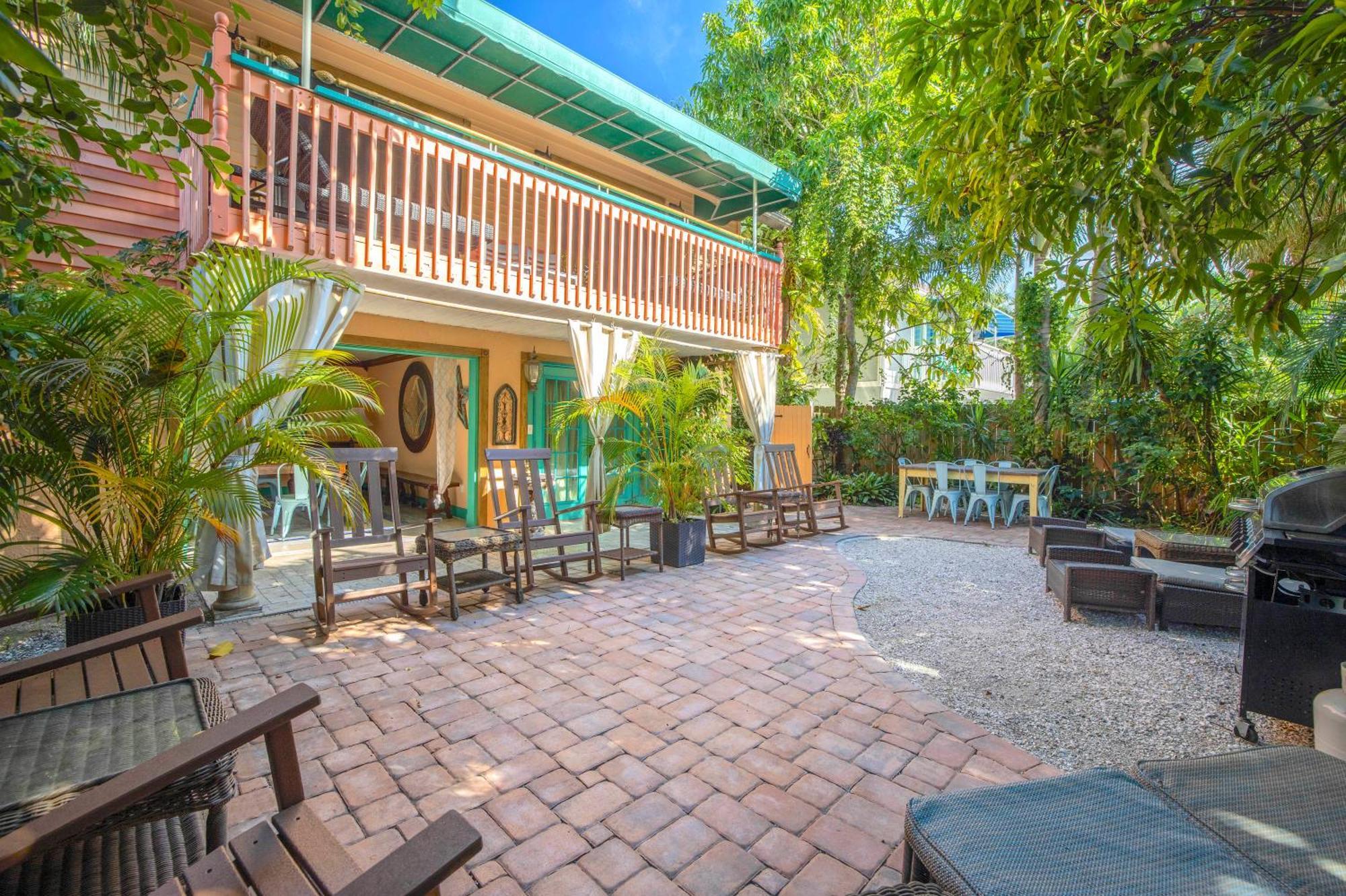 Holiday home Casa Lopik Jardin- Tiki-bar, Balcony, Tropical Patio, 250 Steps To And Village! Siesta Key