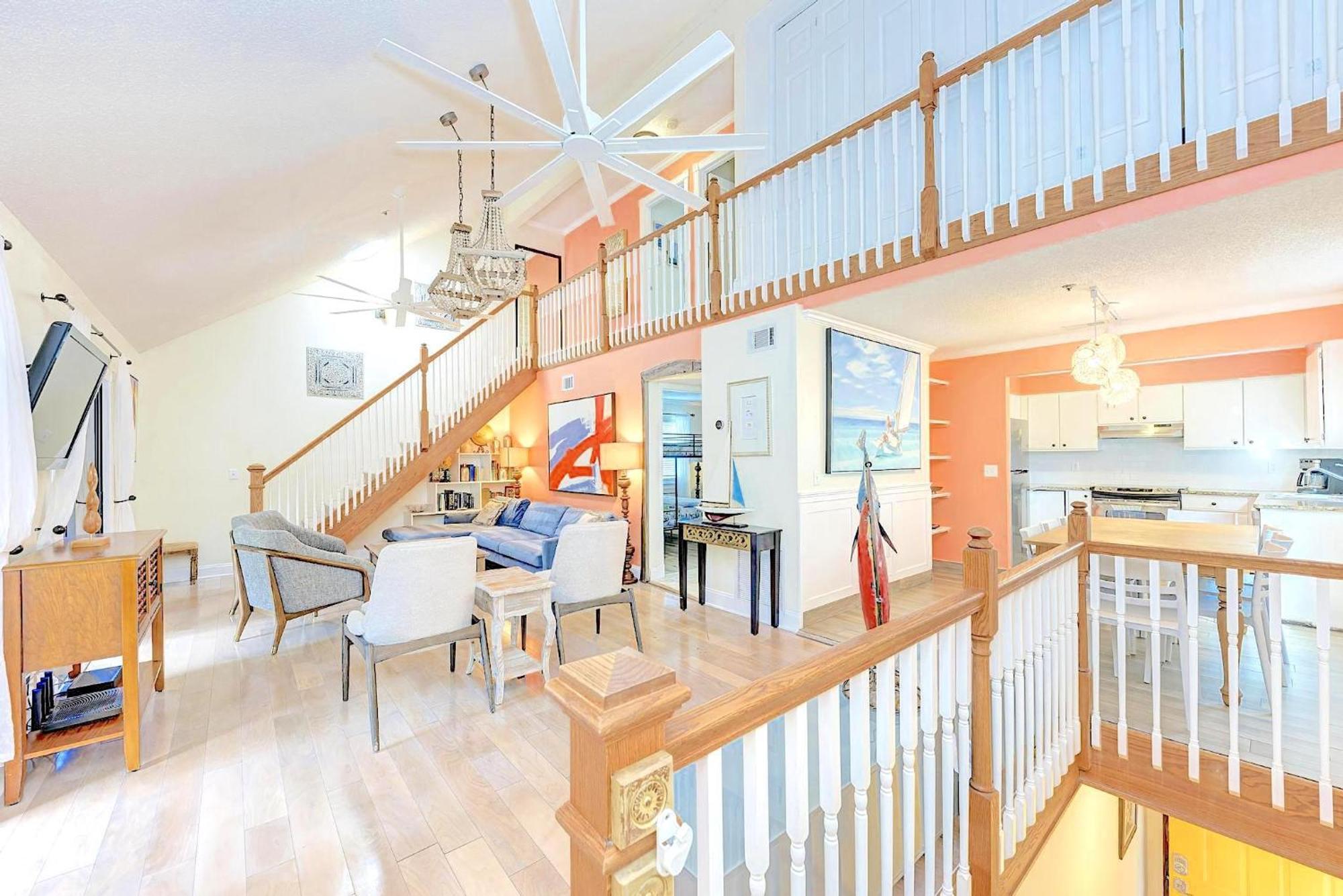 Casa Lopik Jardin- Tiki-bar, Balcony, Tropical Patio, 250 Steps To And Village! * Siesta Key