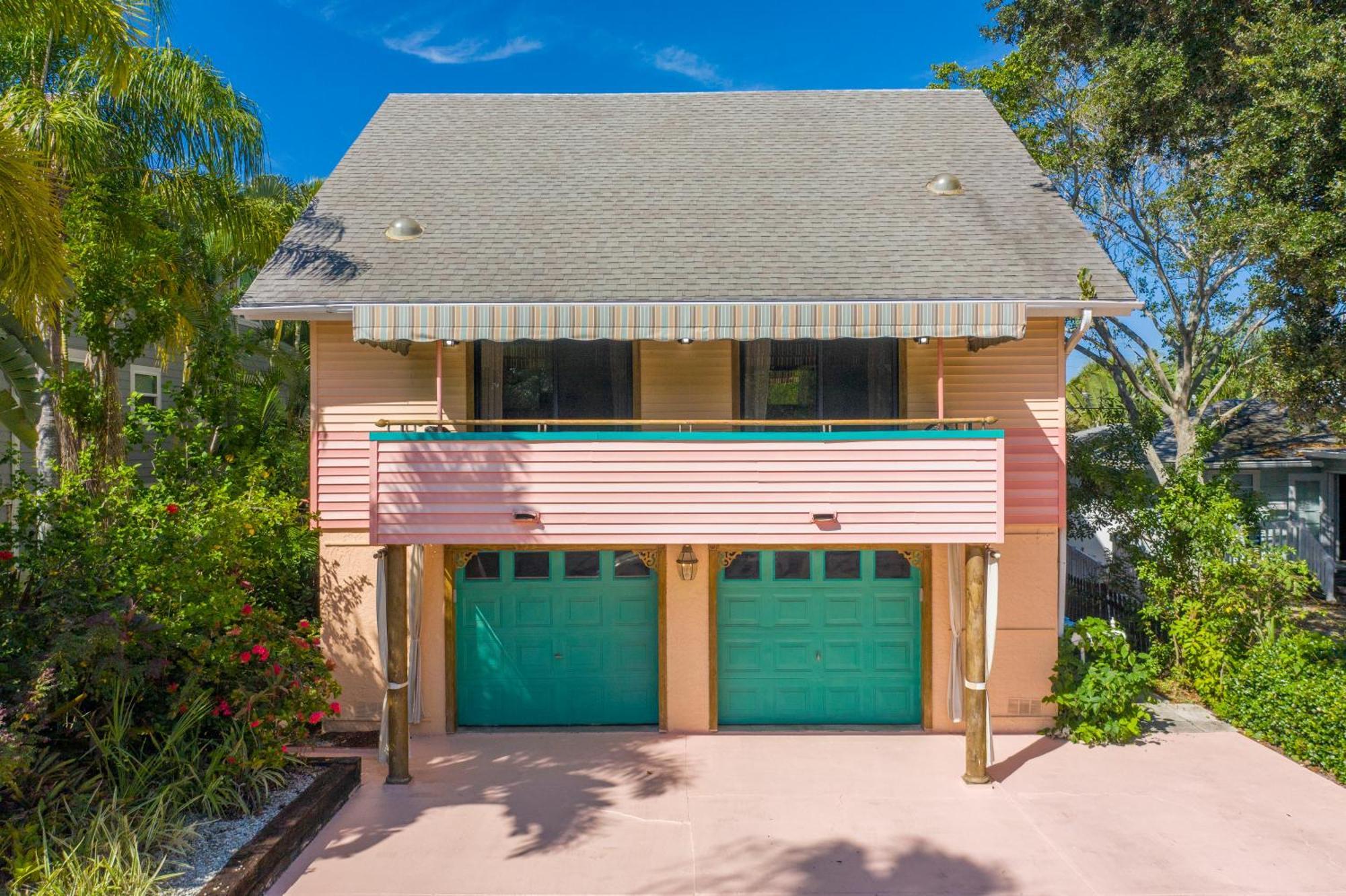 Tiki Bar, Balcony, Patio, 250 Steps Village! Siesta Key