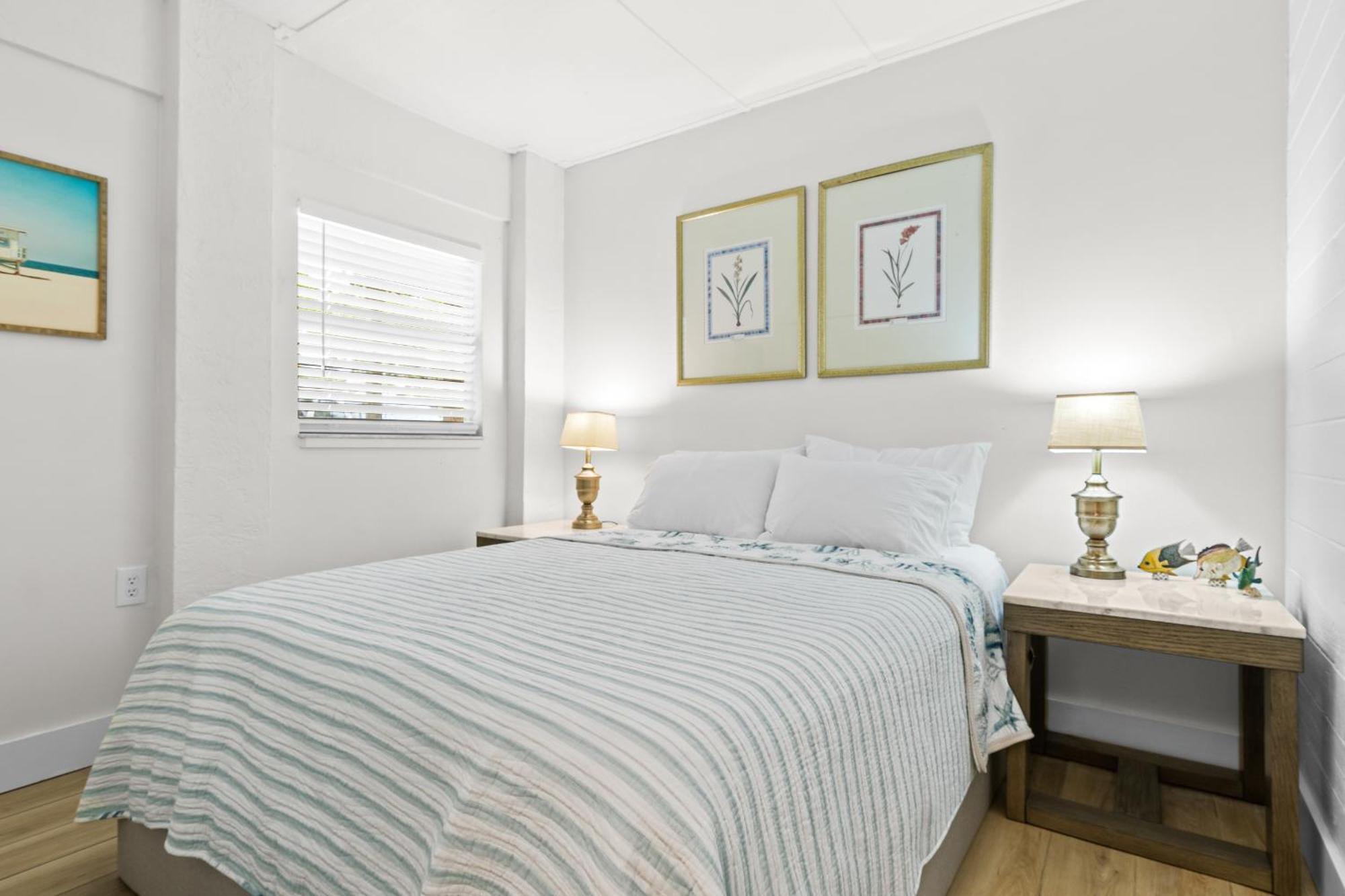 Apartment Newly Remodeled 8-steps To Path Of Beach! Siesta Key