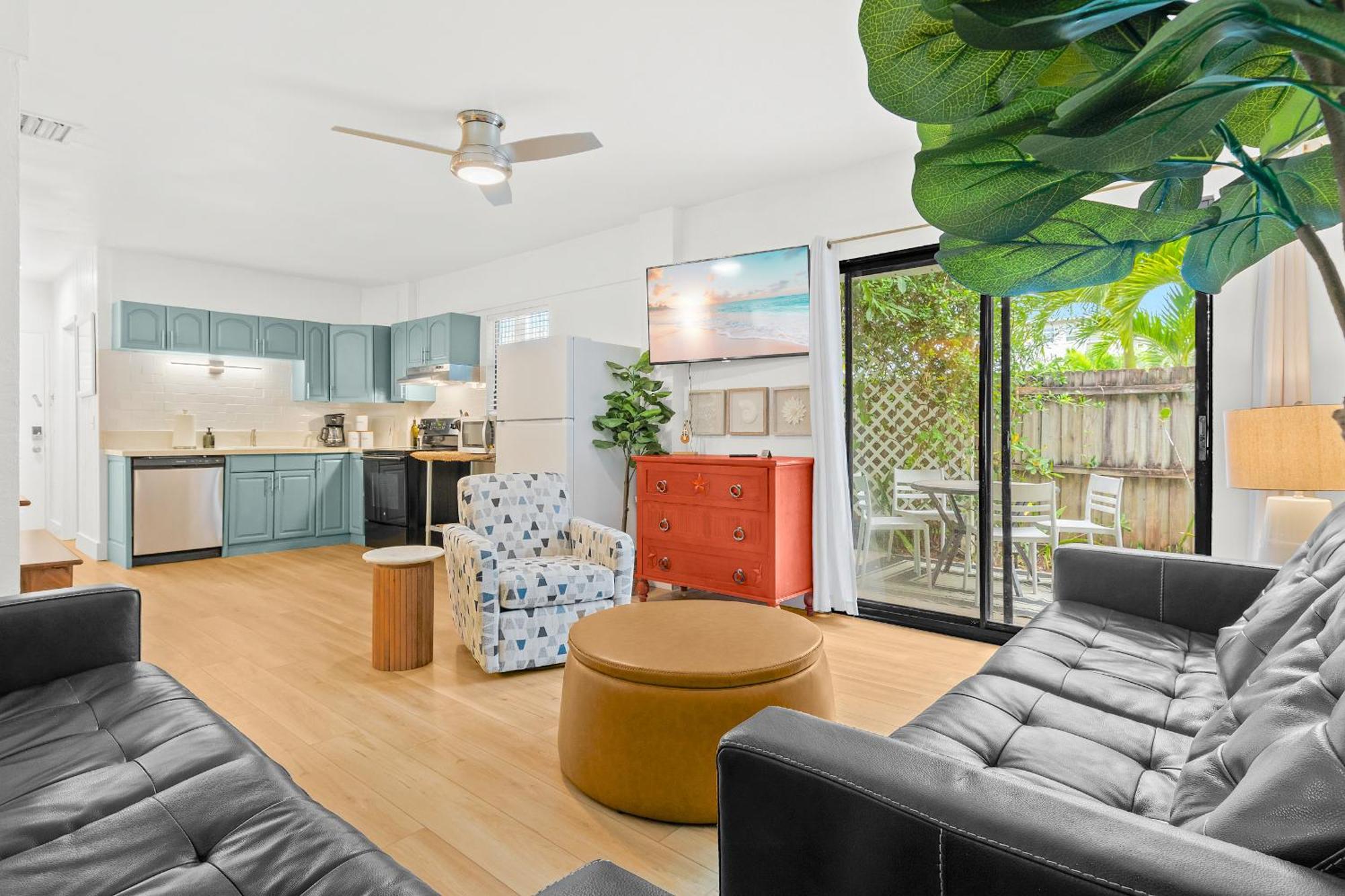 Apartment Newly Remodeled 8-steps To Path Of Beach!